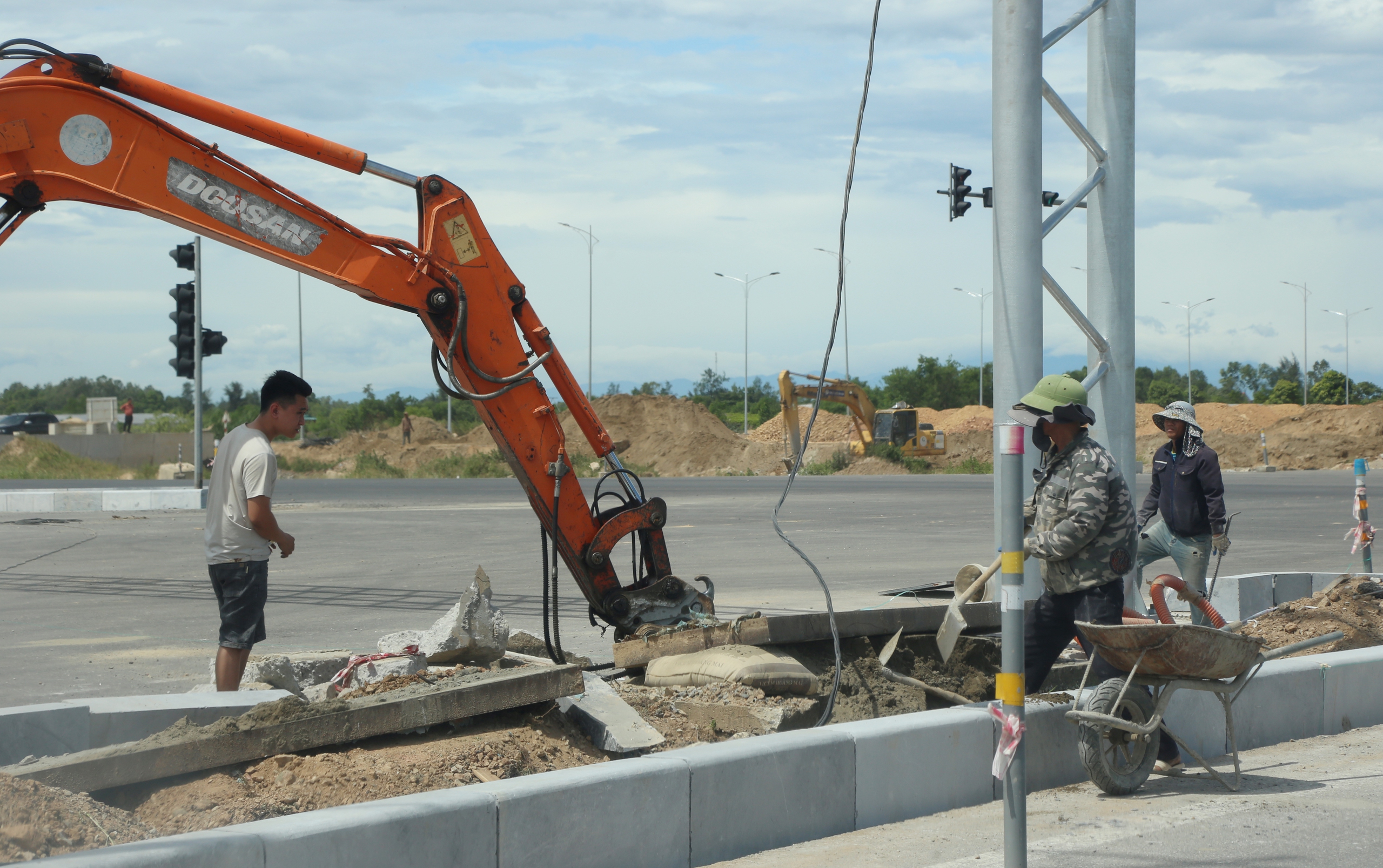 Ngắm đại lộ nghìn tỷ nối Vinh - Cửa Lò sắp về đích- Ảnh 5.