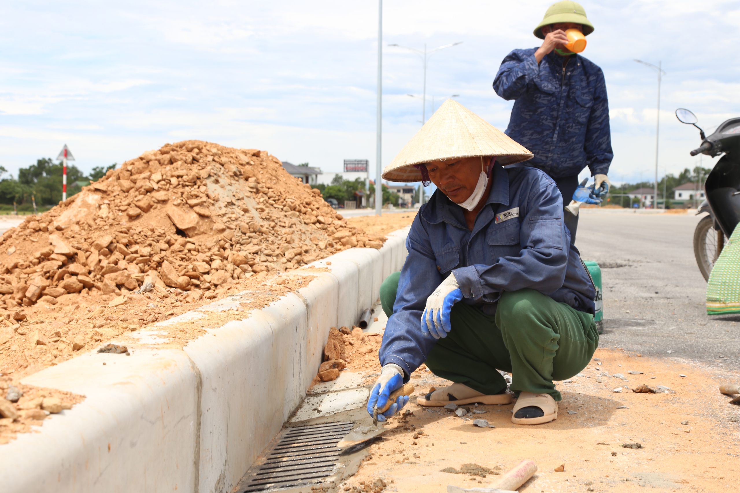 Ngắm đại lộ nghìn tỷ nối Vinh - Cửa Lò sắp về đích- Ảnh 4.