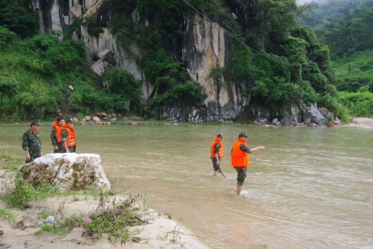 Nam thanh niên mất tích khi bơi qua sông Lô- Ảnh 1.