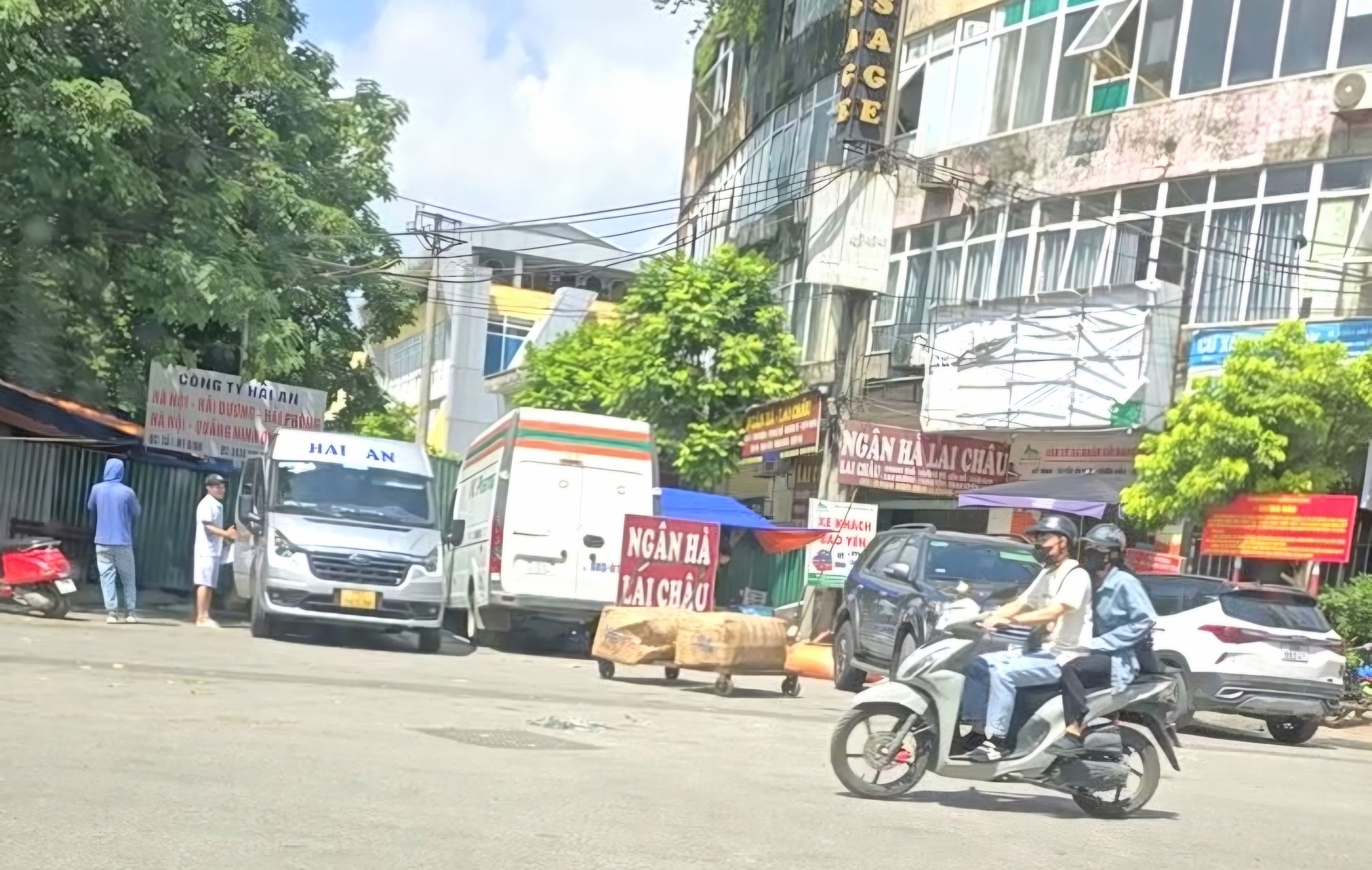 Báo động tình trạng xô xát do tranh giành khách giữa các nhà xe- Ảnh 7.