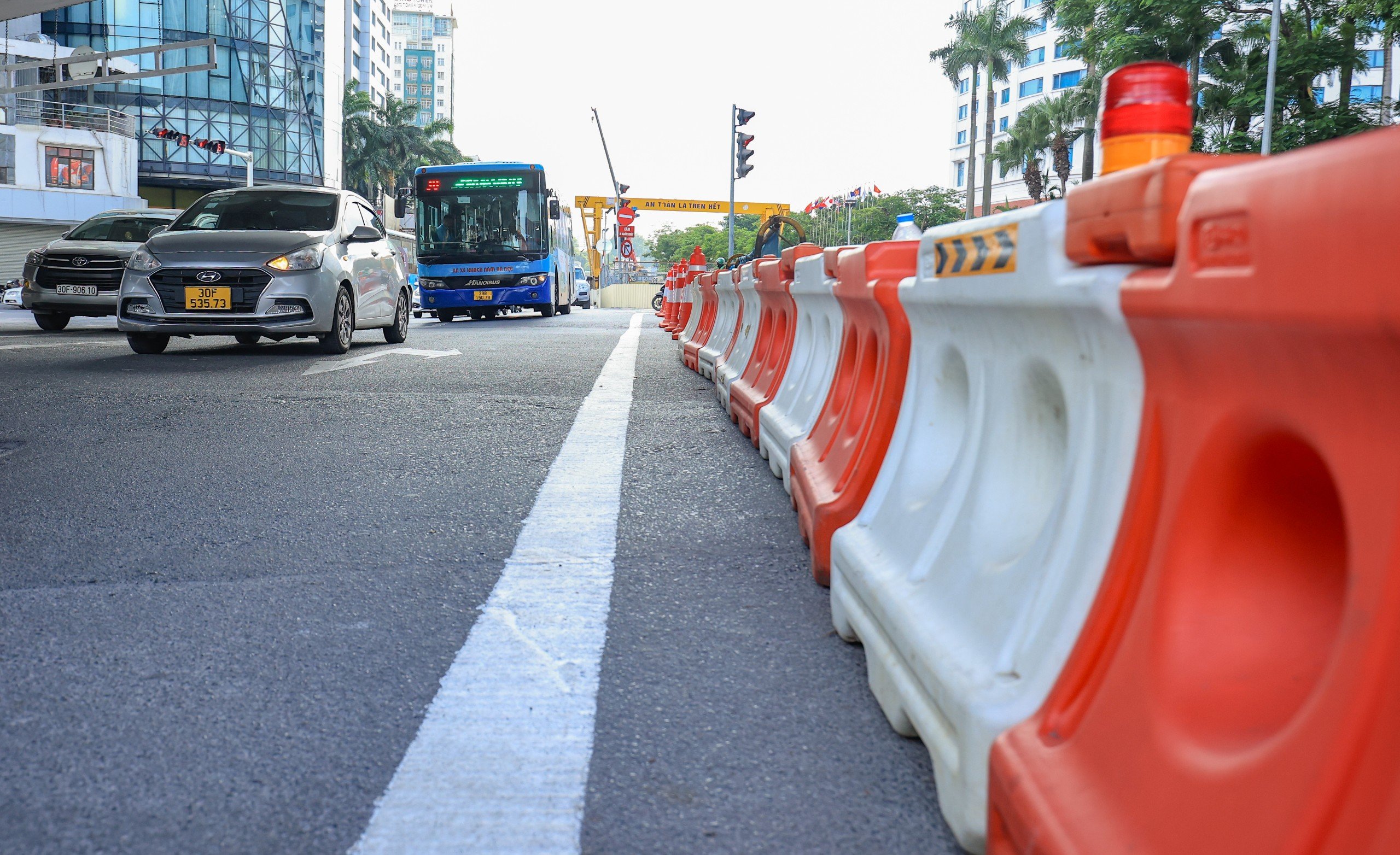 Rào chắn gầm cầu vượt Nguyễn Chí Thanh thi công ga ngầm metro Nhổn - ga Hà Nội- Ảnh 6.