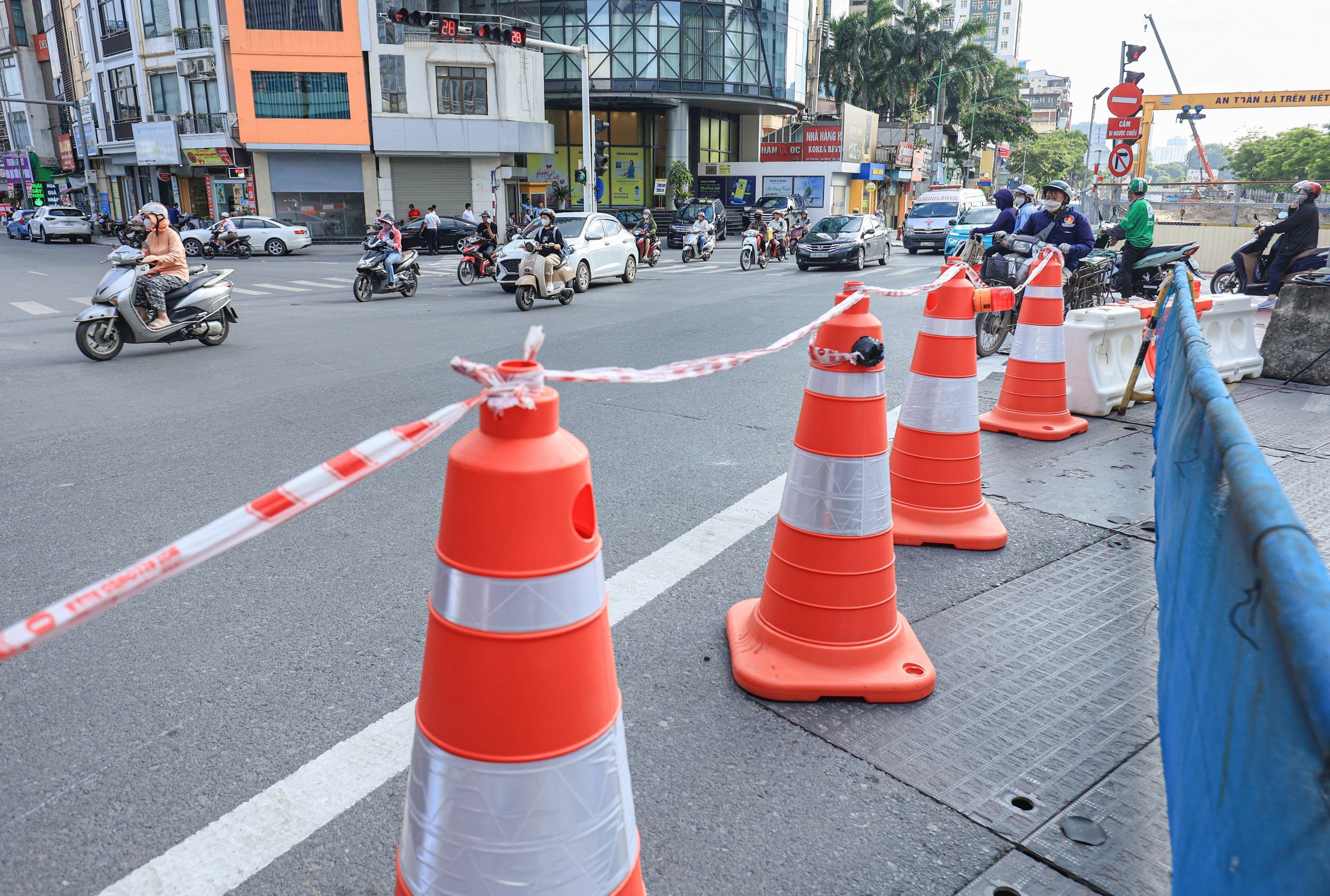 Rào chắn gầm cầu vượt Nguyễn Chí Thanh thi công ga ngầm metro Nhổn - ga Hà Nội- Ảnh 7.