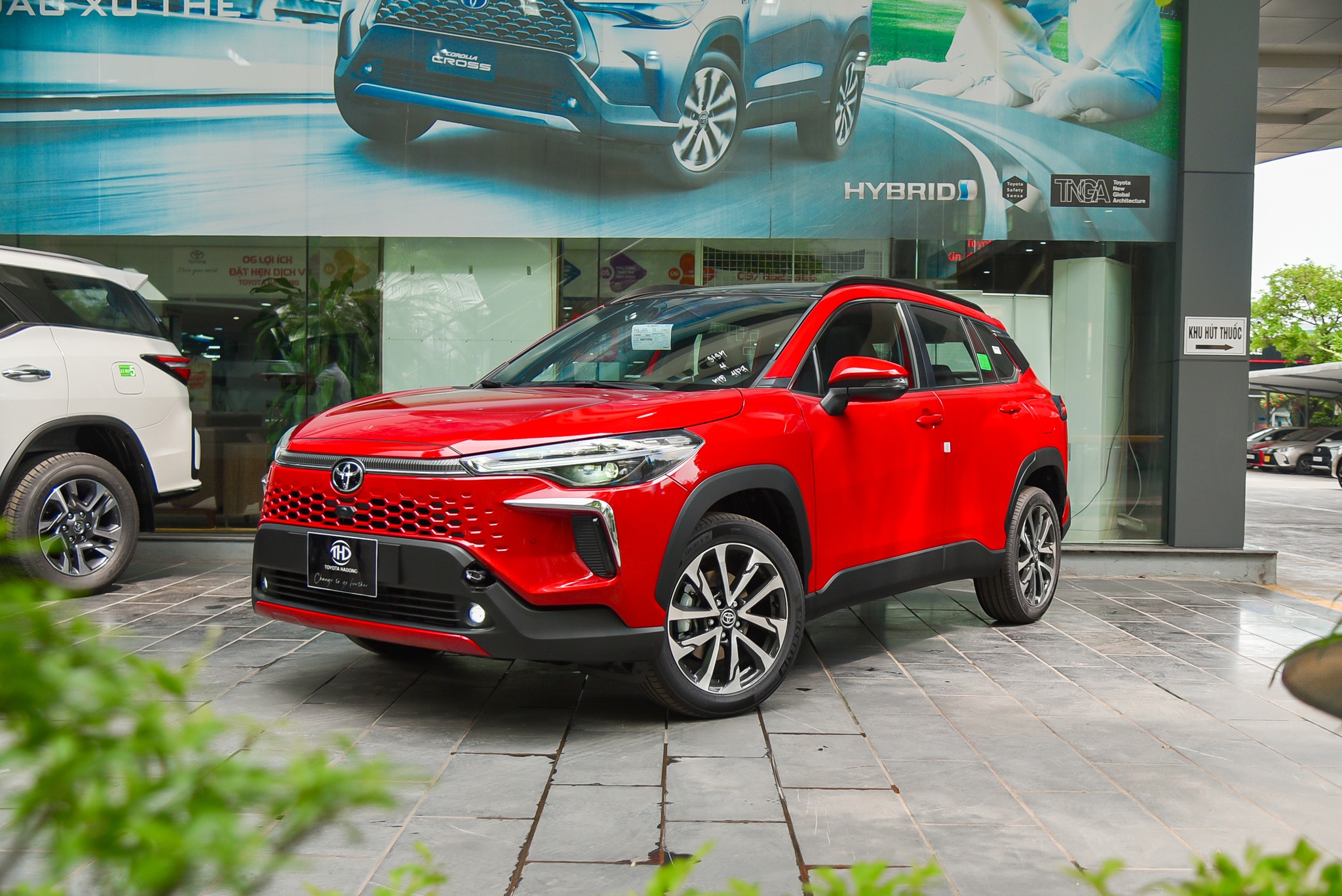 Bảng giá Toyota Corolla Cross mới nhất tháng 7/2024- Ảnh 1.