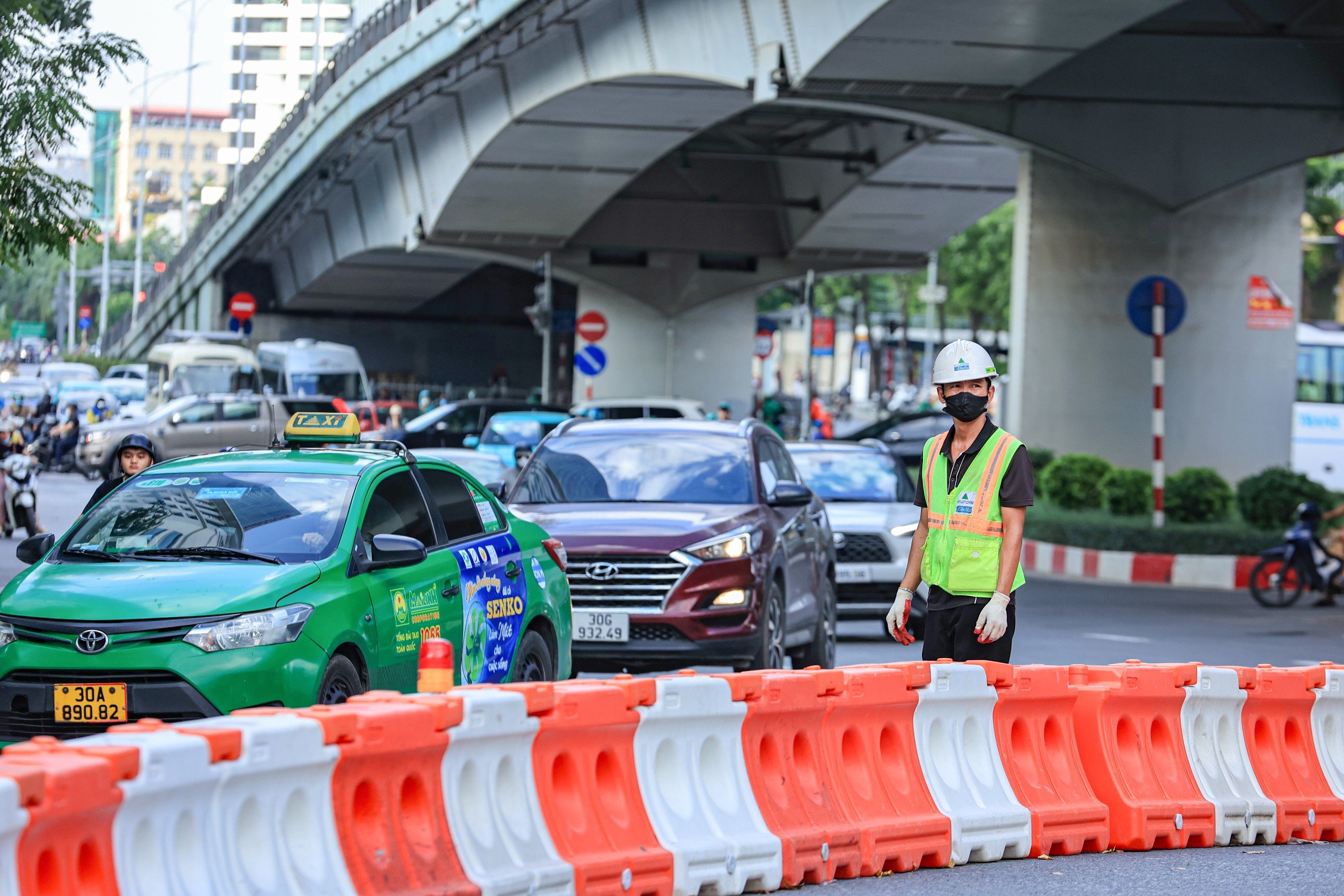 Rào chắn gầm cầu vượt Nguyễn Chí Thanh thi công ga ngầm metro Nhổn - ga Hà Nội- Ảnh 3.