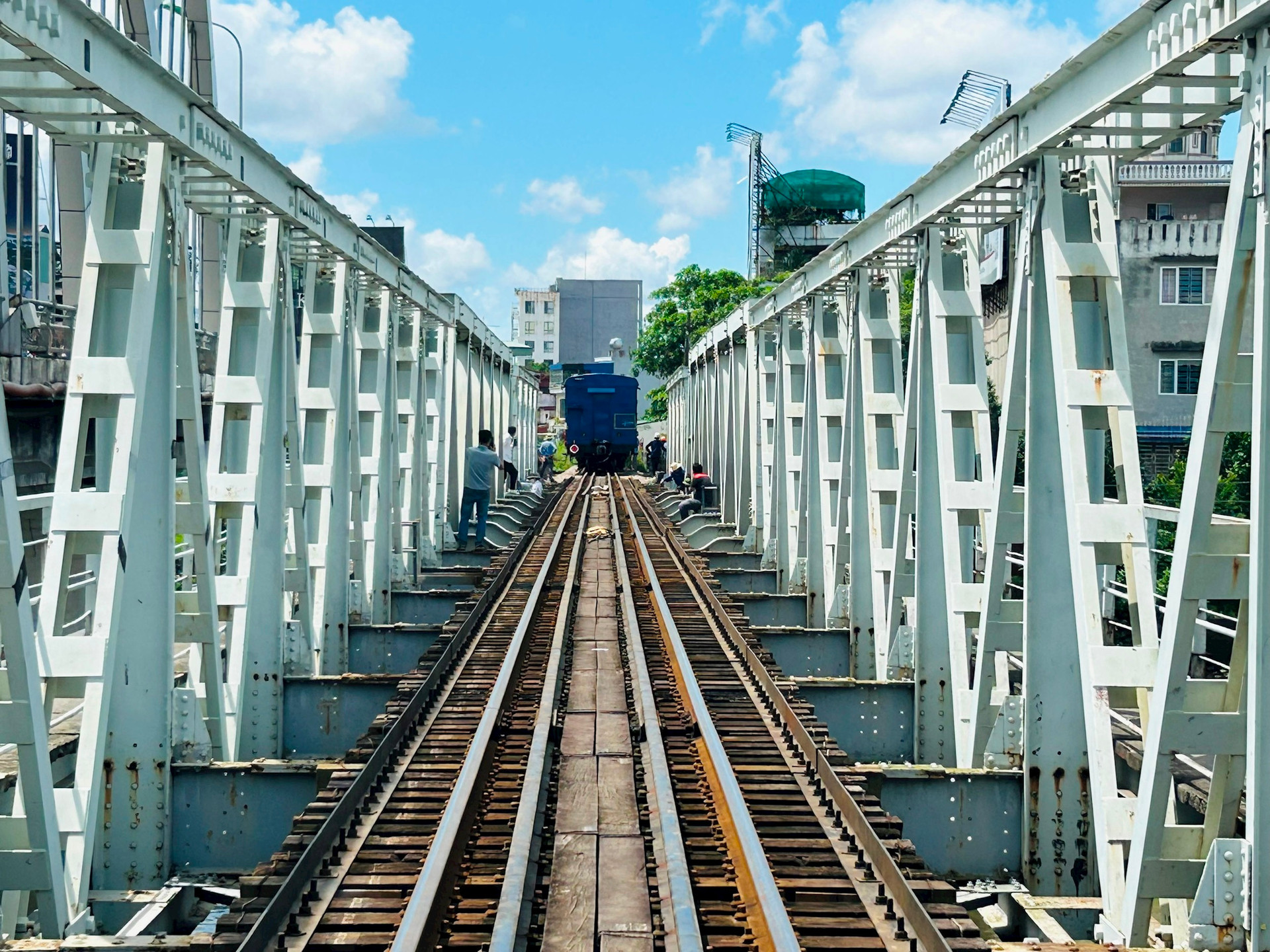 Đề xuất làm công trình bảo vệ cầu đường sắt Tam Bạc sau sự cố sà lan đâm va- Ảnh 1.