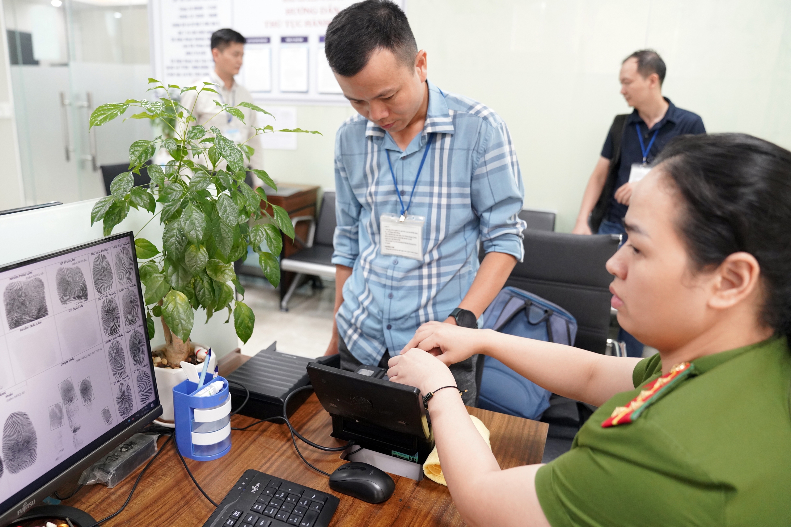 Nghe điện thoại người lạ để cài đặt dịch vụ công, người phụ nữ mất 1,5 tỷ đồng - Ảnh 1.