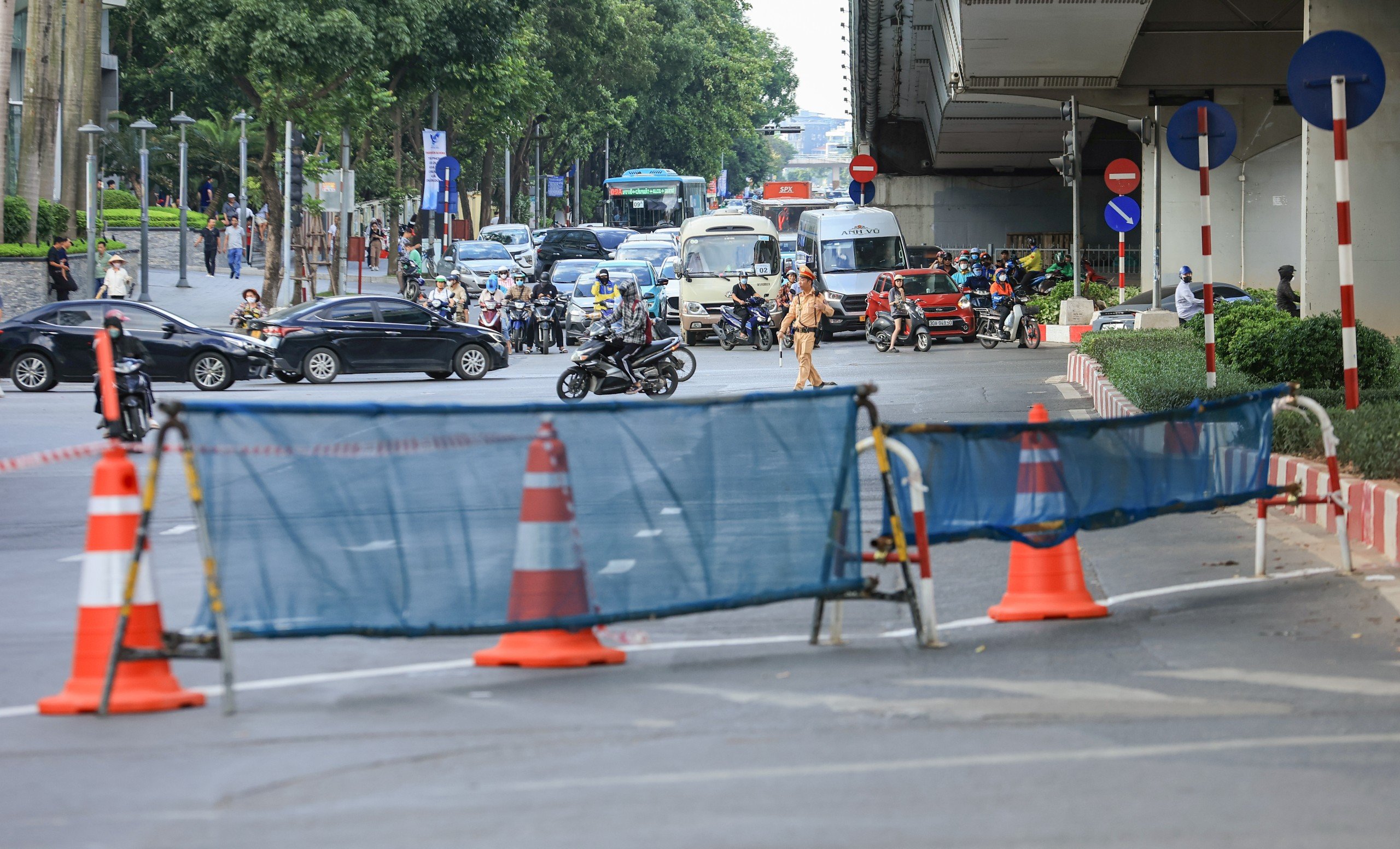 Rào chắn gầm cầu vượt Nguyễn Chí Thanh thi công ga ngầm metro Nhổn - ga Hà Nội- Ảnh 5.