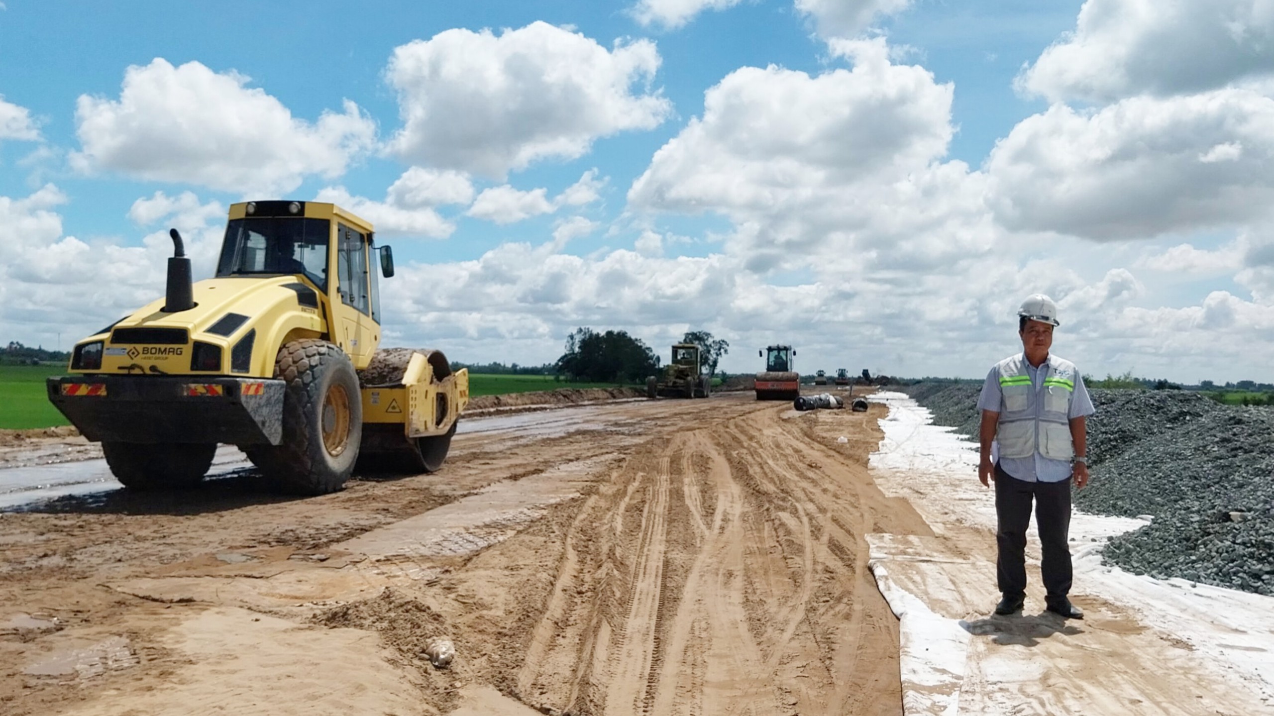 Die mehr als 2.100 Milliarden teure interregionale Straße in An Giang wird zwei Monate früher als geplant sein – Foto 1.