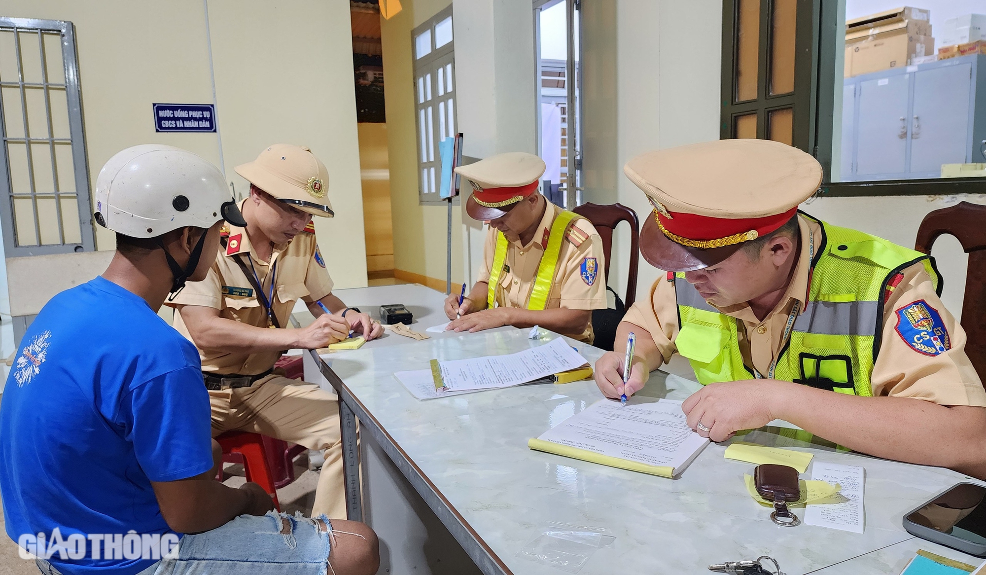 Bữa tối uống rượu thuốc, người đàn ông ở Đắk Lắk bị tạm giữ phương tiện- Ảnh 11.