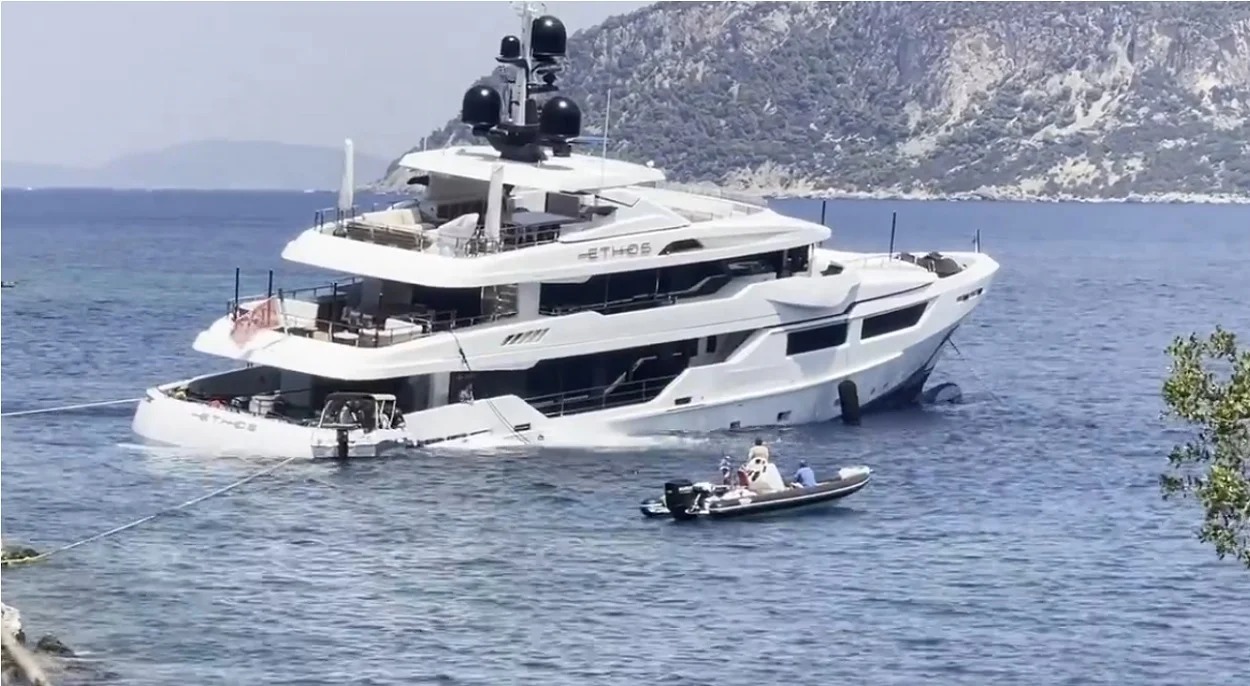 150ft-luxury-superyacht-is-sinking_11zon.jpg