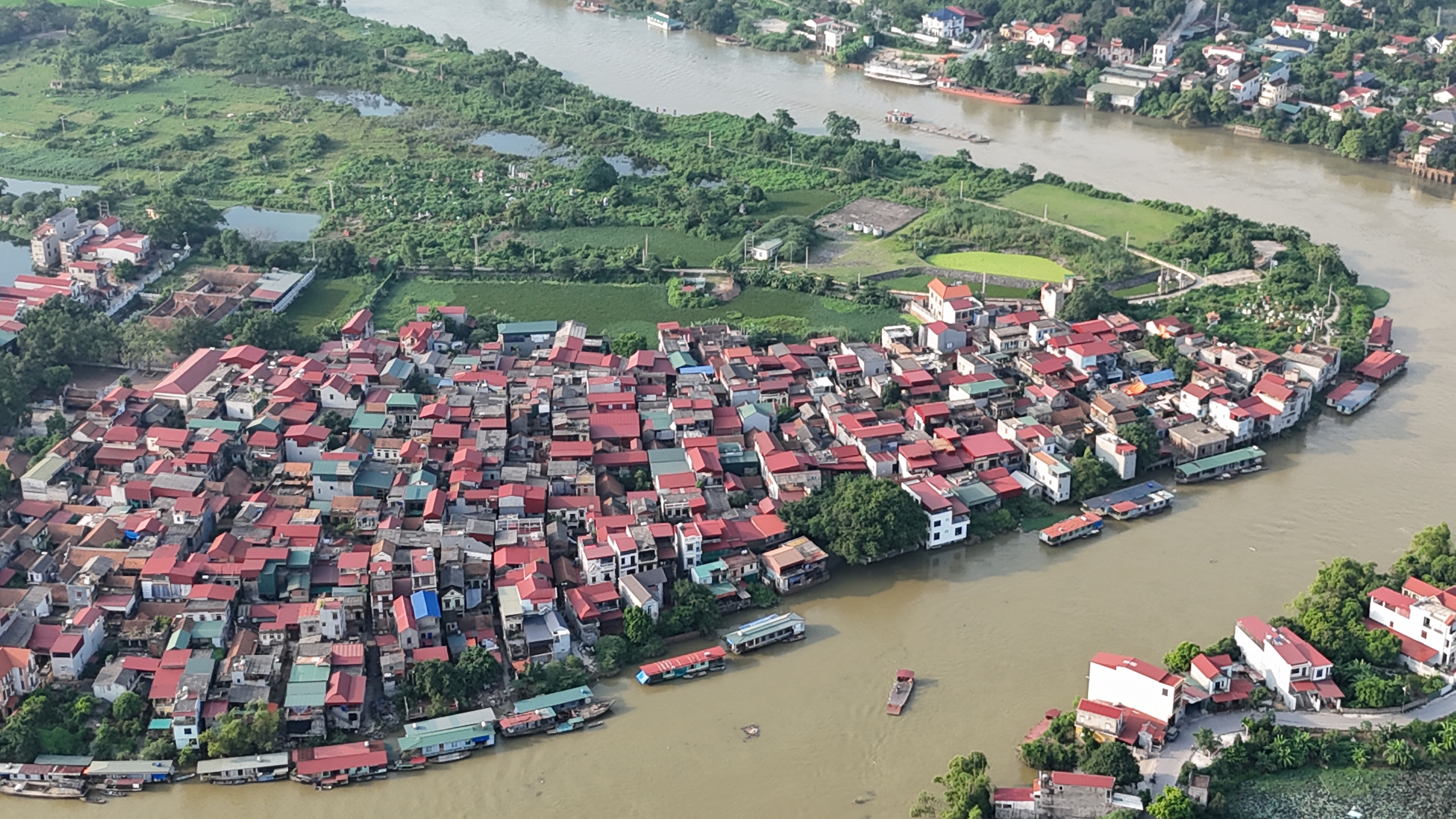 Độc đáo những căn nhà cổ hàng trăm năm tuổi, chứng tích làng gốm cổ Thổ Hà, Bắc Giang- Ảnh 2.