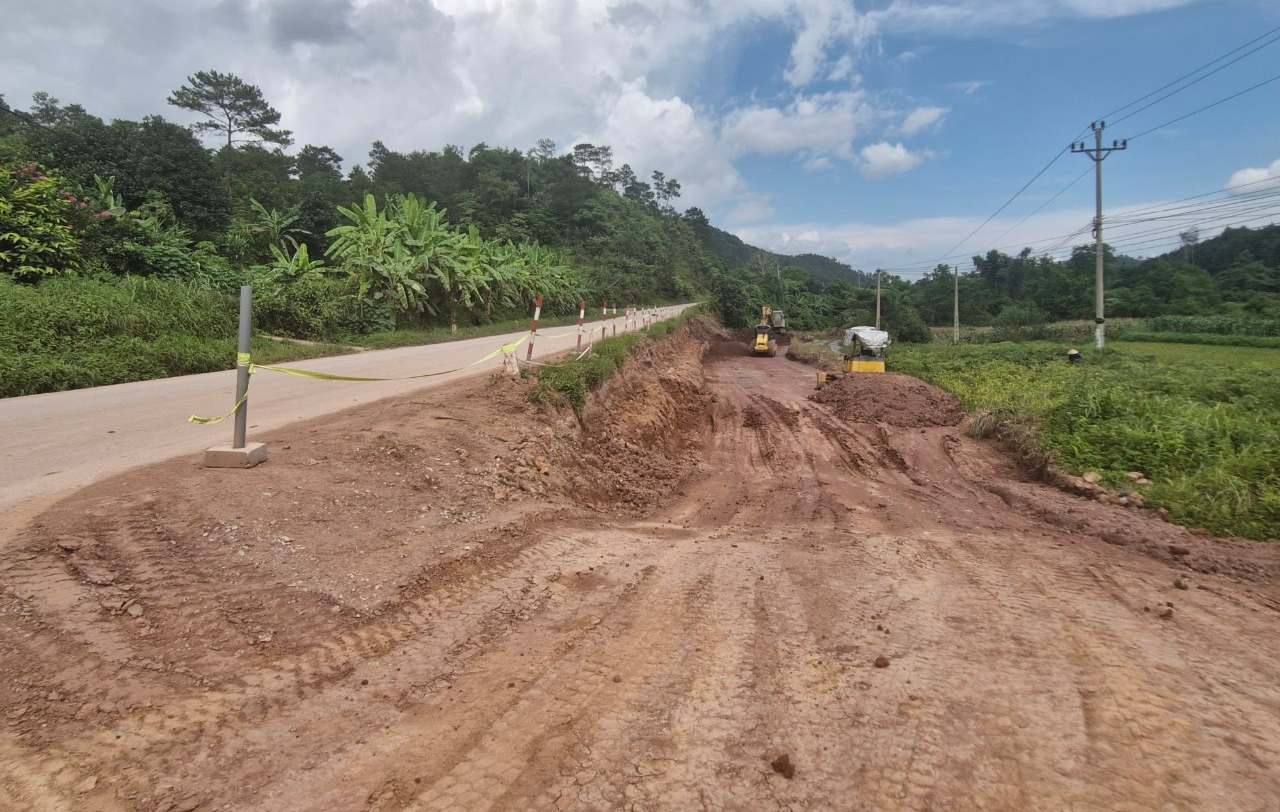 Lạng Sơn: Phát động thi đua 200 ngày đêm hoàn thành nâng cấp đoạn Km18-Km 80 quốc lộ 4B- Ảnh 1.