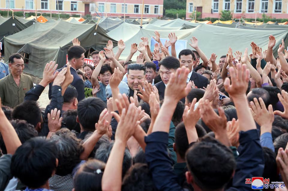 Lãnh đạo Triều Tiên đi tàu bọc thép mang hàng viện trợ cho người dân vùng lũ- Ảnh 3.