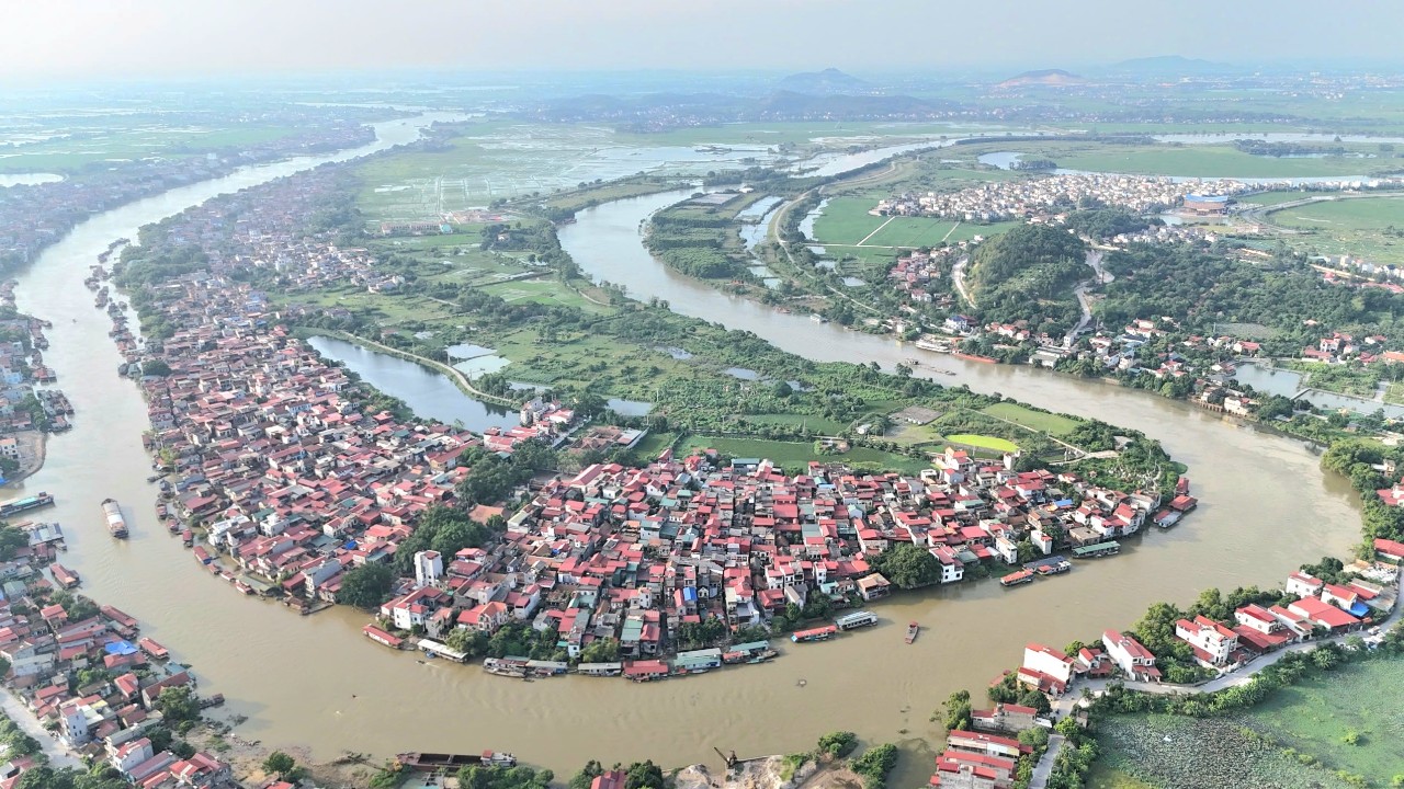 Độc đáo những căn nhà cổ hàng trăm năm tuổi, chứng tích làng gốm cổ Thổ Hà, Bắc Giang- Ảnh 1.