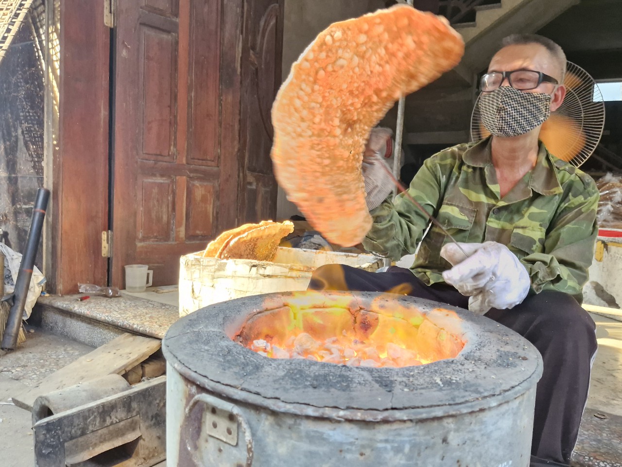 Độc đáo những căn nhà cổ hàng trăm năm tuổi, chứng tích làng gốm cổ Thổ Hà, Bắc Giang- Ảnh 18.