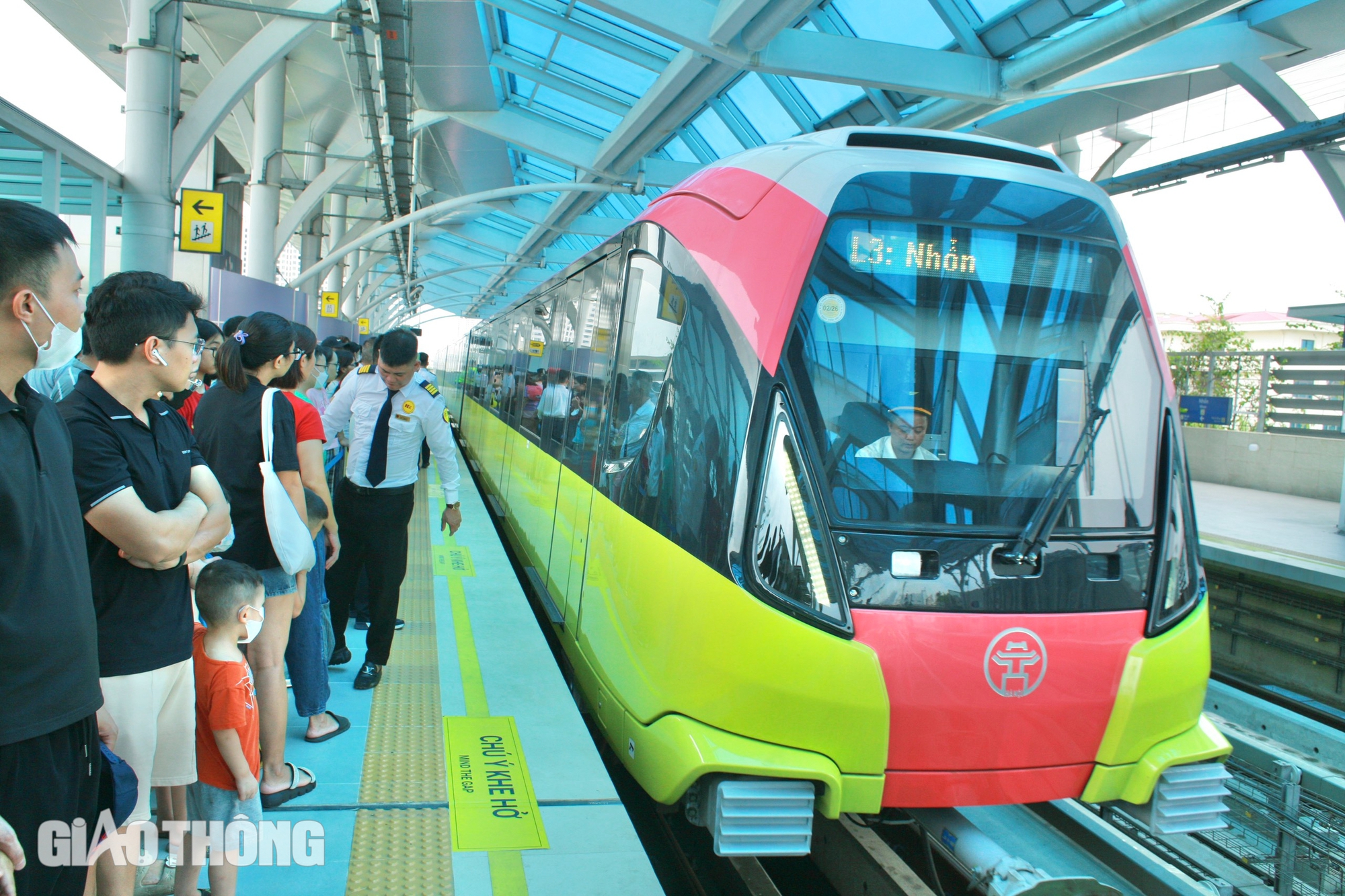 Metro Nhổn - ga Hà Nội đông nghẹt ngày cuối tuần- Ảnh 7.