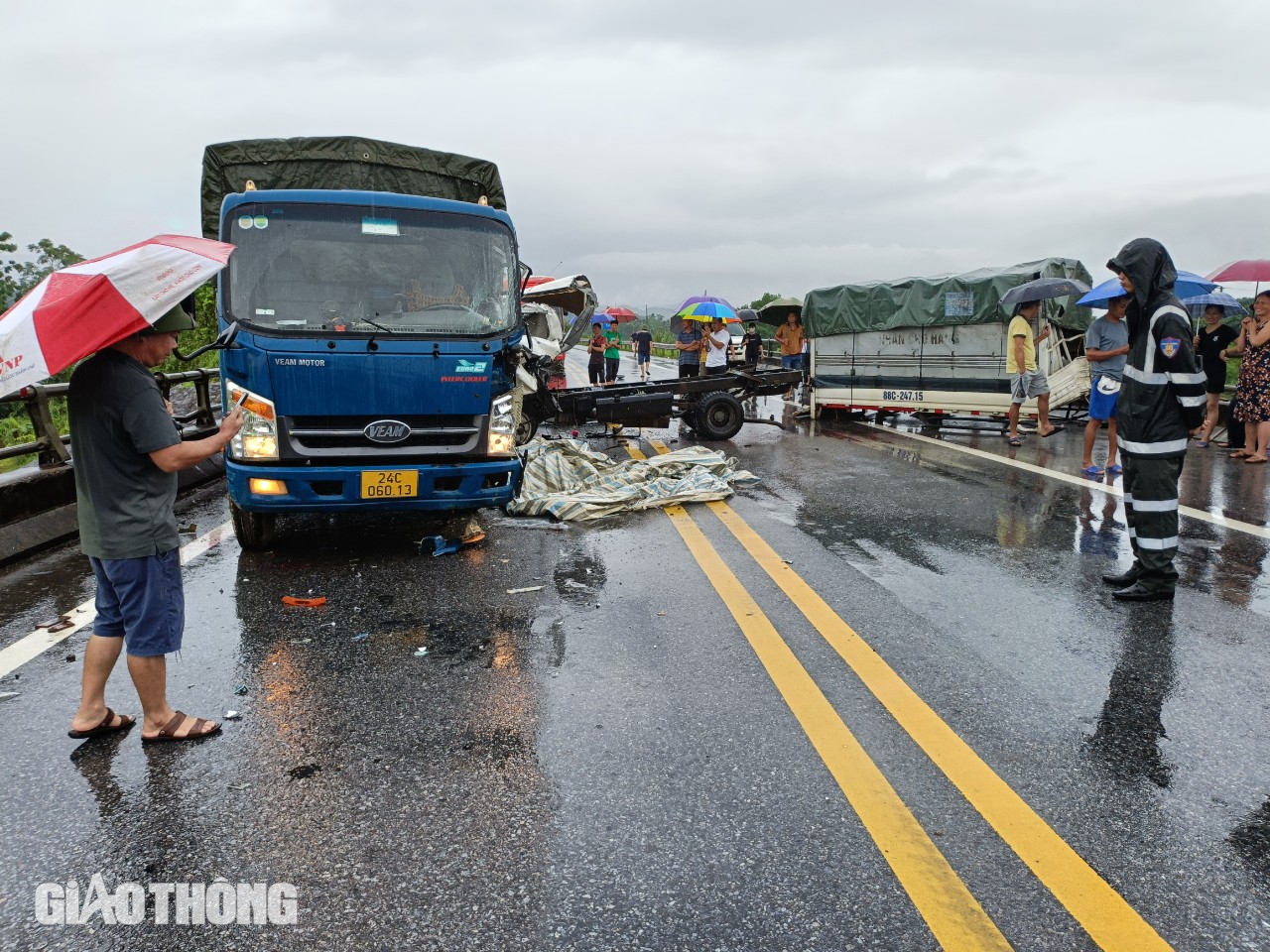 Tai nạn trên cao tốc Nội Bài - Lào Cai: Đường đã thông 1 làn xe- Ảnh 2.