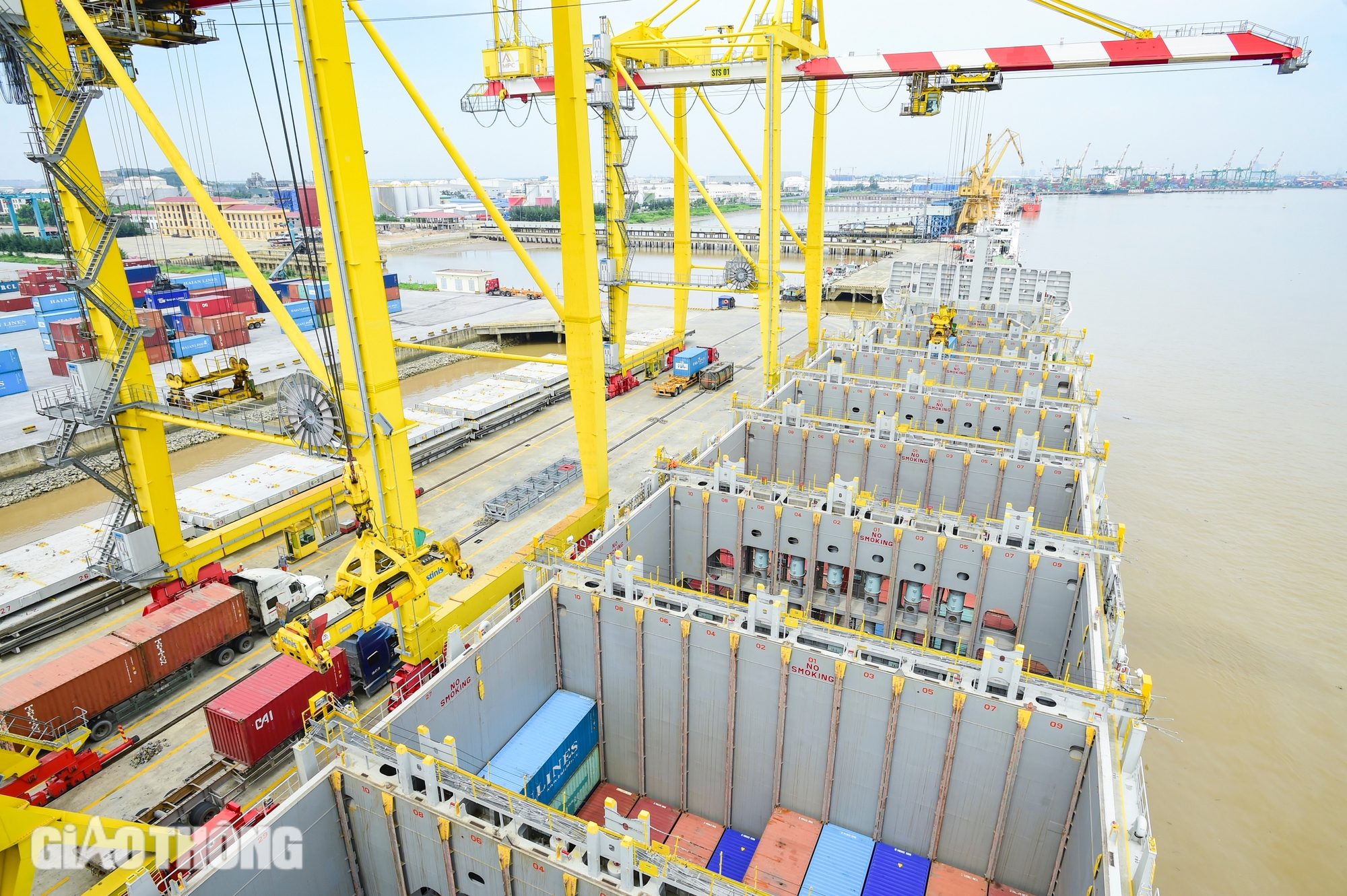 Có gì đặc biệt bên trong tàu container lớn nhất Việt Nam?- Ảnh 3.