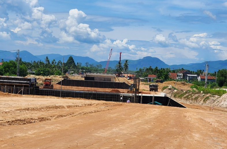 Xuyên đêm đua tiến độ 500 cầu, cống, hầm chui trên cao tốc Quảng Ngãi - Hoài Nhơn- Ảnh 5.