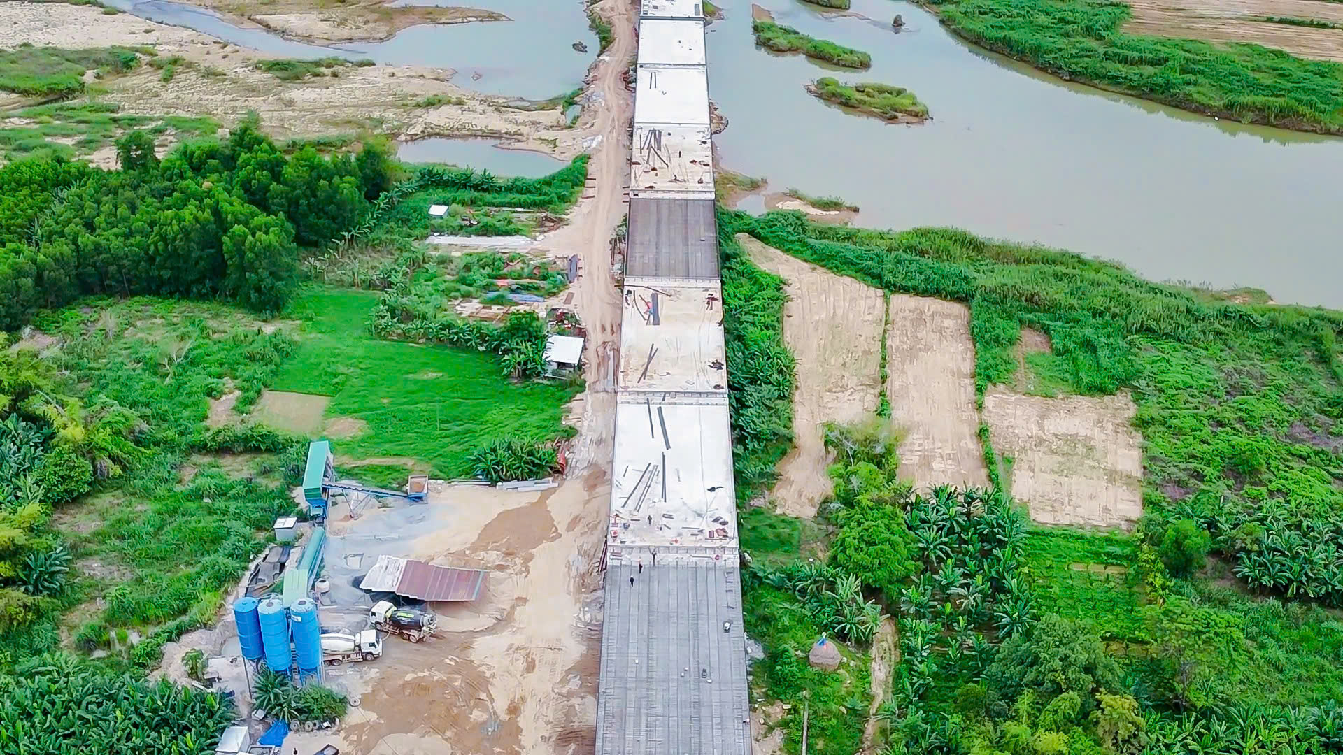 Xuyên đêm đua tiến độ 500 cầu, cống, hầm chui trên cao tốc Quảng Ngãi - Hoài Nhơn- Ảnh 3.