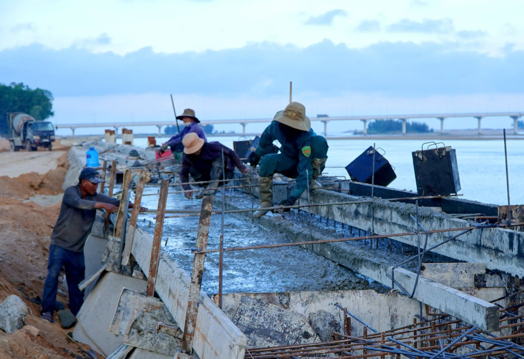 Quảng Ngãi đua tiến độ hai dự án kè 400 tỷ trên sông  Trà Khúc trước mùa mưa cận kề- Ảnh 3.