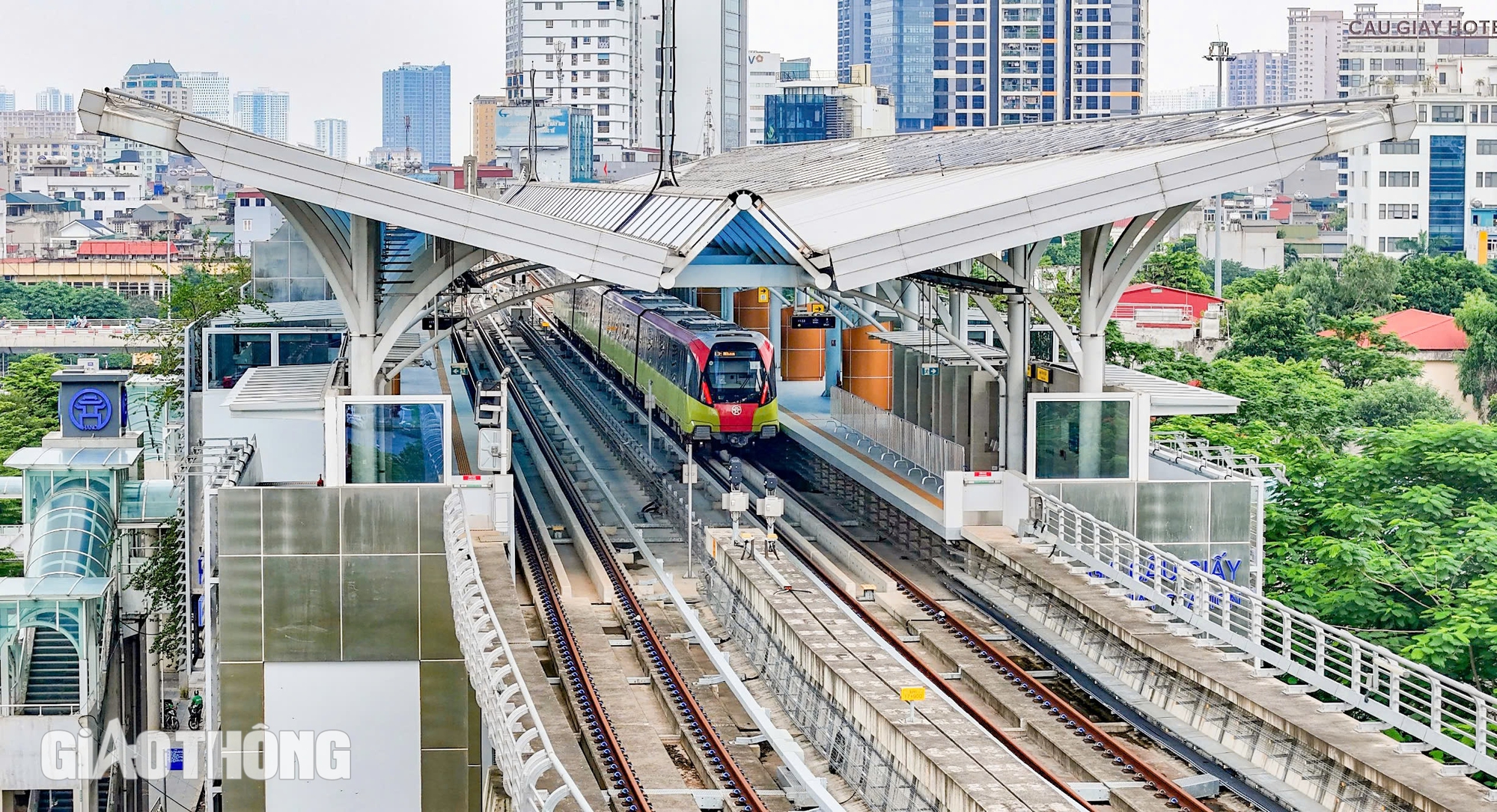 Bất ngờ với bức tranh đặc biệt tại các nhà ga metro Nhổn - ga Hà Nội- Ảnh 1.