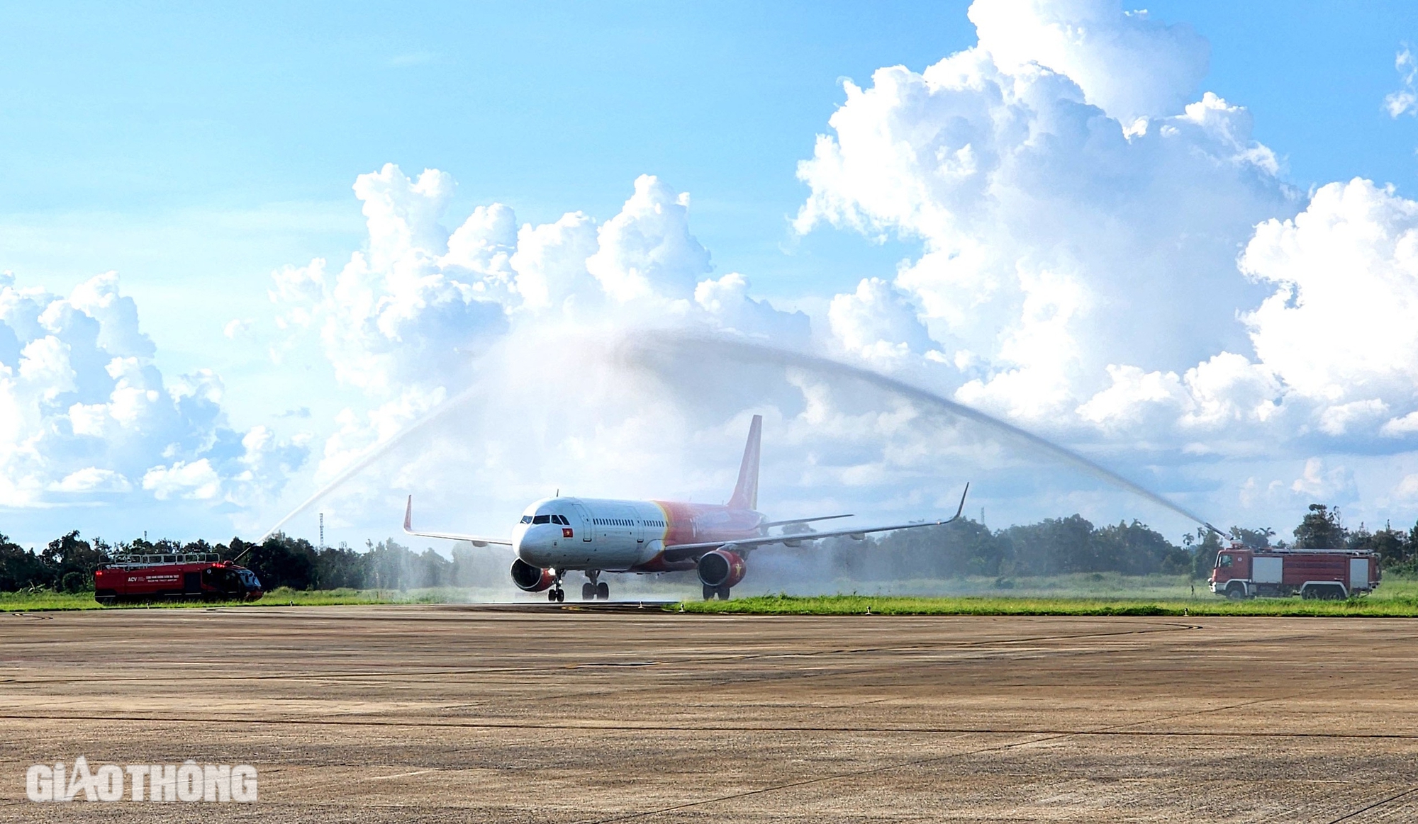 Trong 10 năm có hơn 5.000 chuyến bay kết nối TP Buôn Ma Thuột - TP Vinh- Ảnh 2.