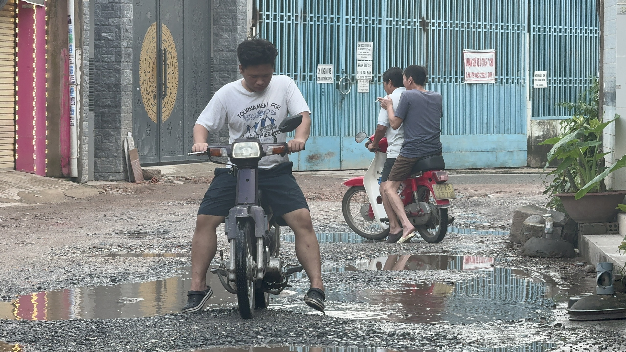 Đồng Nai: Xe tải cày nát hai tuyến đường nội đô- Ảnh 1.