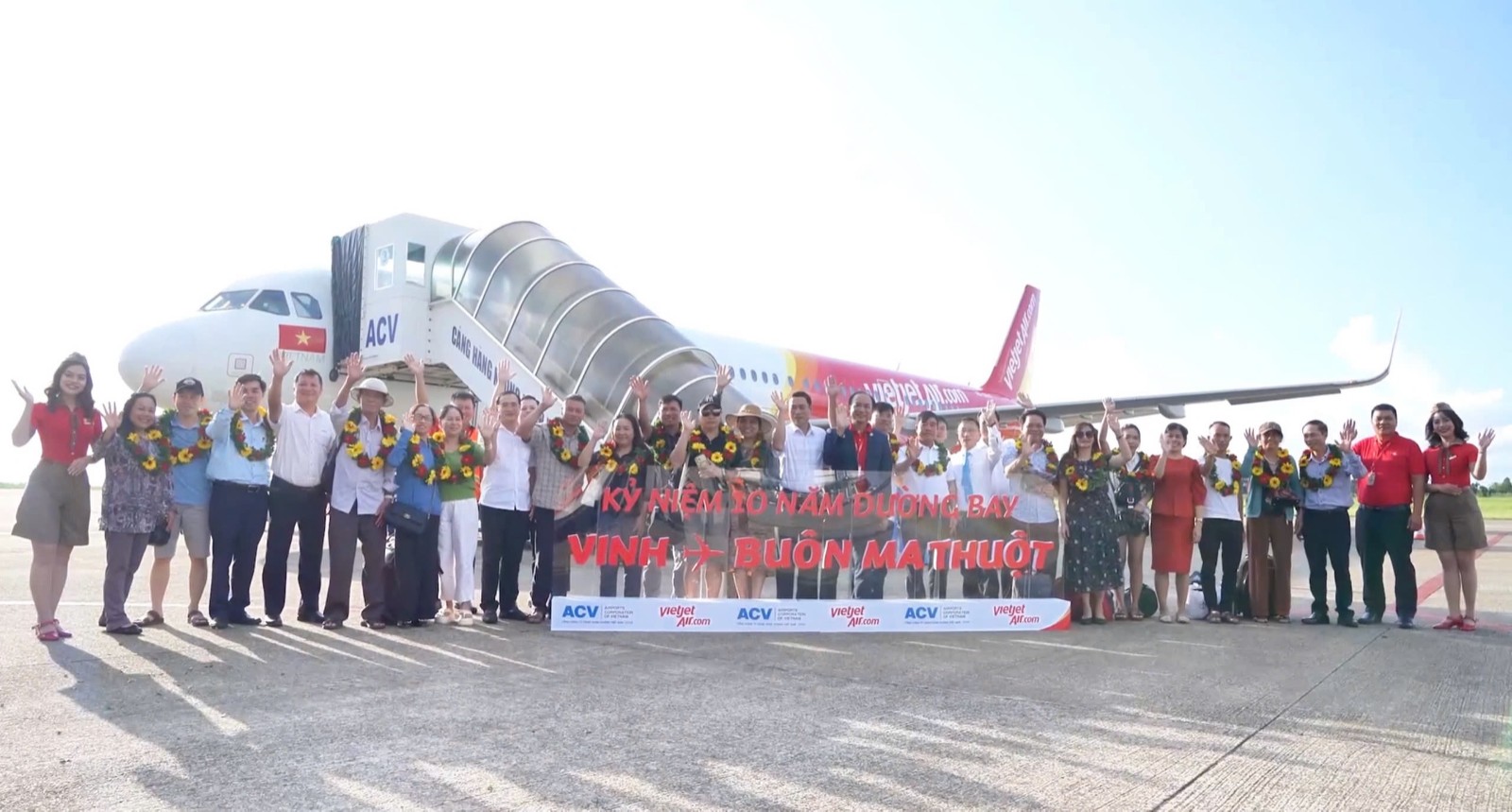 Vietjet tung loạt vé 0 đồng trên đường bay Buôn Ma Thuột - Vinh- Ảnh 1.