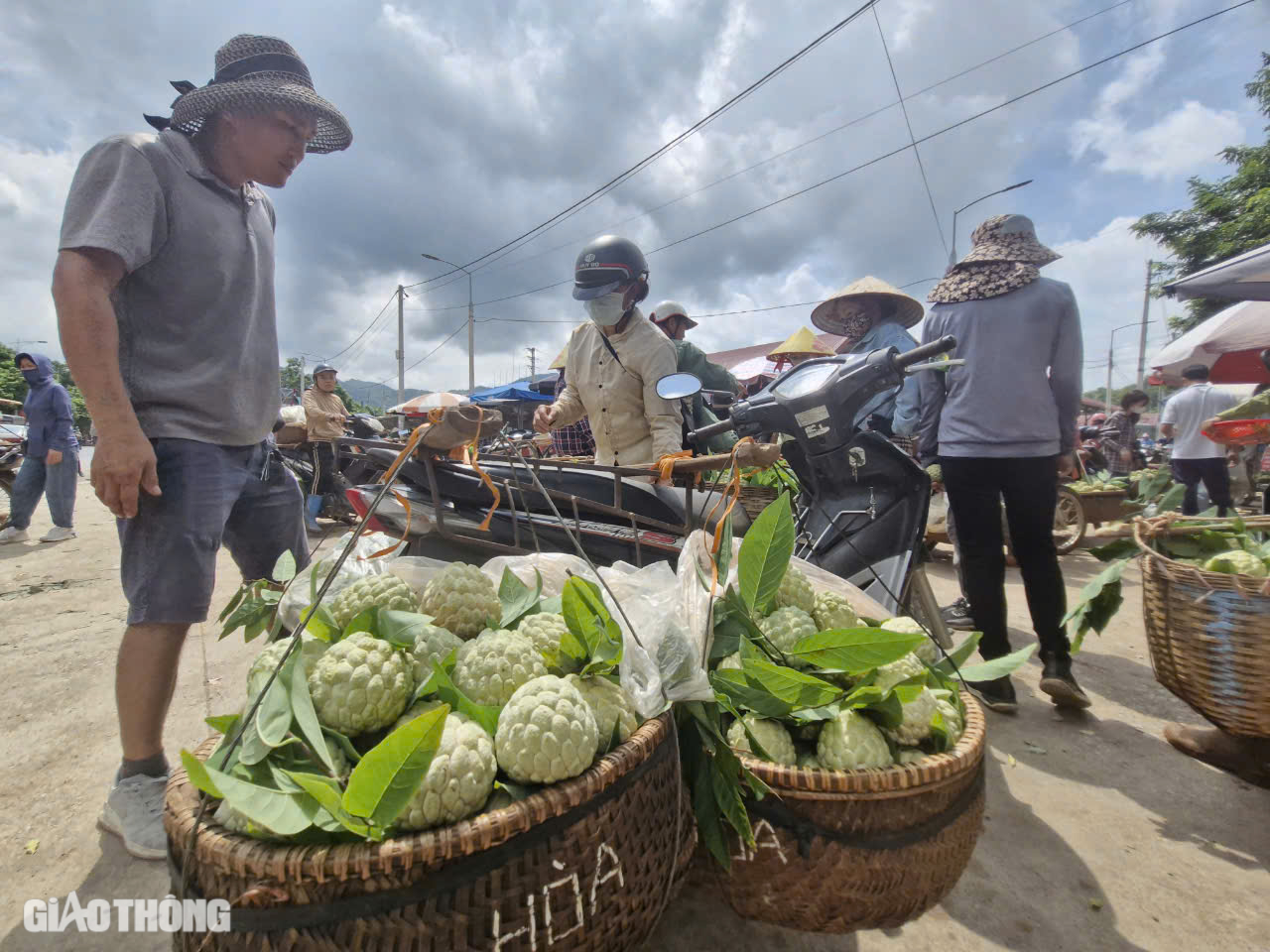 Tận thấy na "ngồi" thúng, "đi" ròng rọc từ núi đá xuống chợ ở Lạng Sơn- Ảnh 8.