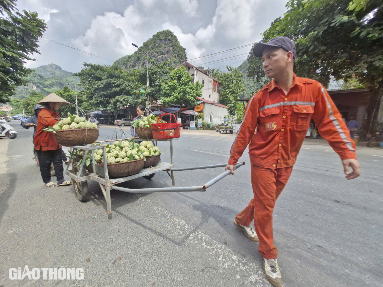 Tận thấy na "ngồi" thúng, "đi" ròng rọc từ núi đá xuống chợ ở Lạng Sơn- Ảnh 16.