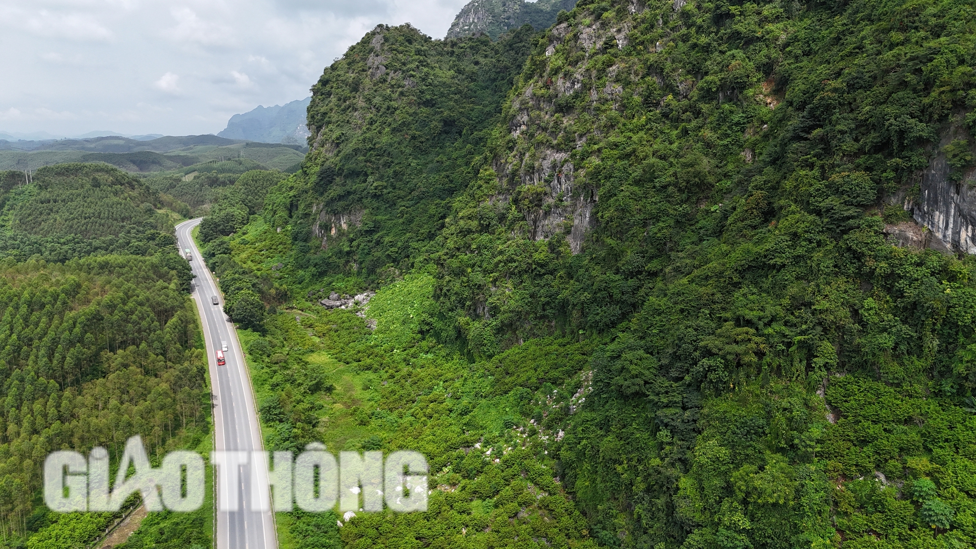 Tận thấy na "ngồi" thúng, "đi" ròng rọc từ núi đá xuống chợ ở Lạng Sơn- Ảnh 25.