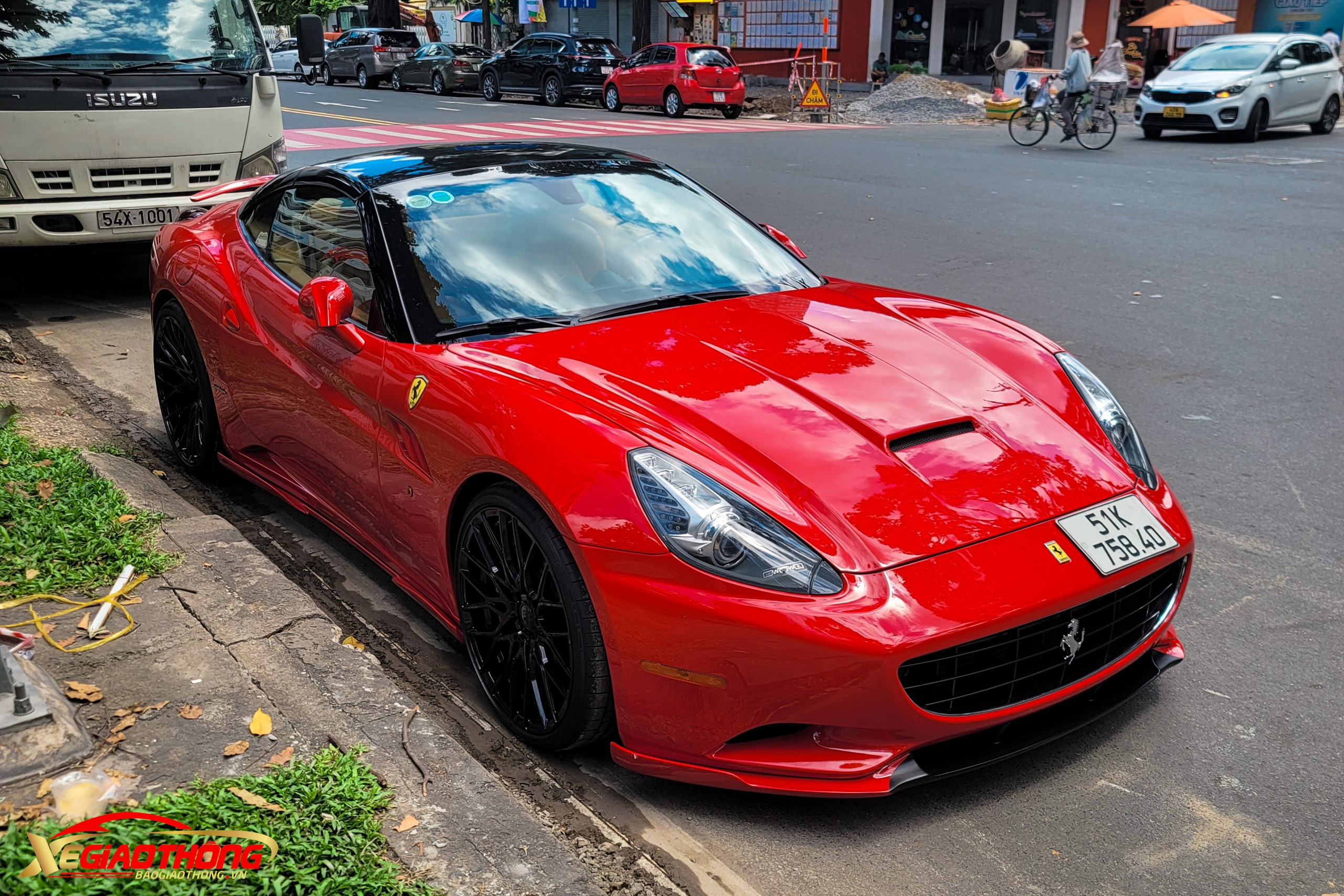 Cận cảnh siêu xe hàng hiếm Ferrari California T tại Việt Nam- Ảnh 1.