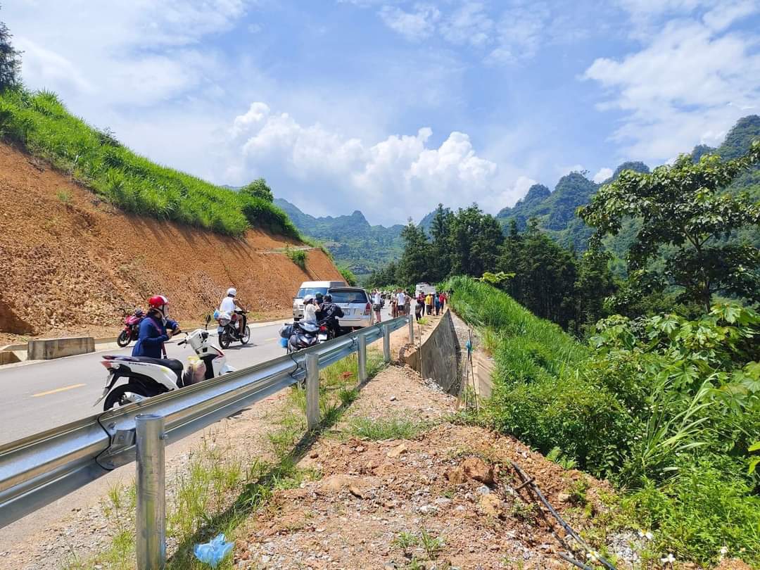 Hà Giang: Ô tô lao xuống vực bốc cháy, 1 người tử vong- Ảnh 1.