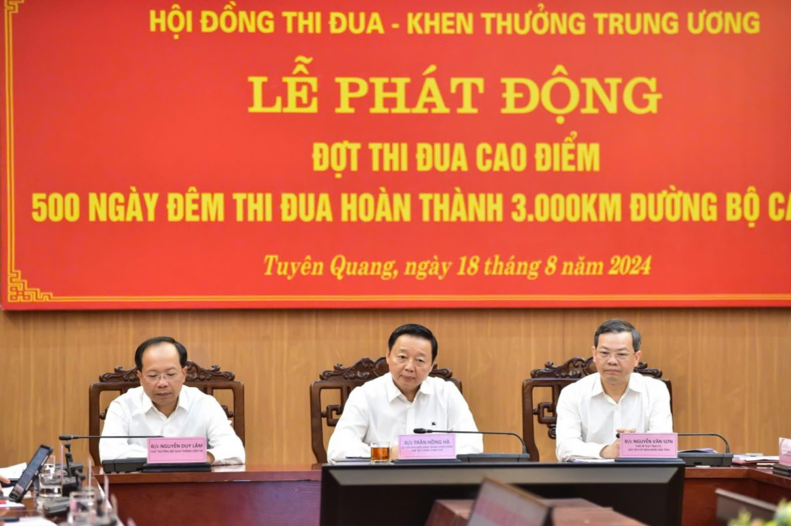 Thủ tướng: Đồng tâm hiệp lực "chỉ bàn làm, không bàn lùi" hoàn thành 3.000km cao tốc- Ảnh 4.