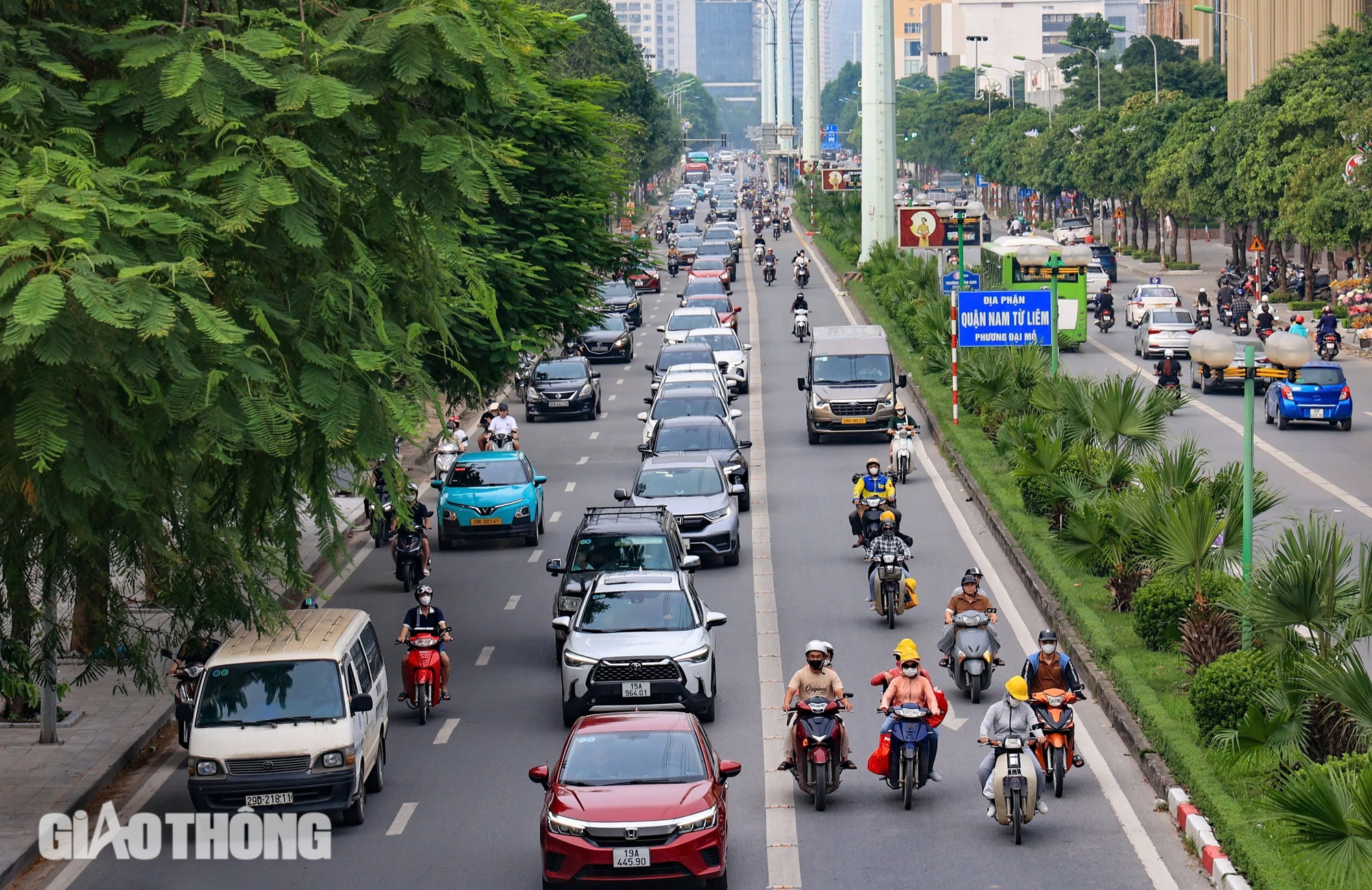 Hiện trạng các tuyến đường sắp được Hà Nội chi cả trăm tỷ đồng xén vỉa hè, dải phân cách- Ảnh 7.