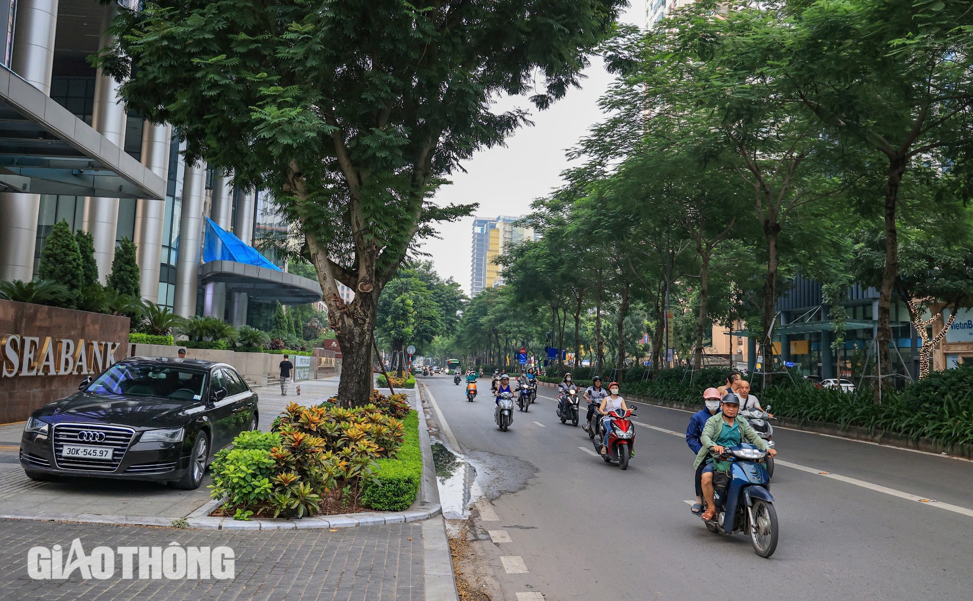 Hiện trạng các tuyến đường sắp được Hà Nội chi cả trăm tỷ đồng xén vỉa hè, dải phân cách- Ảnh 14.