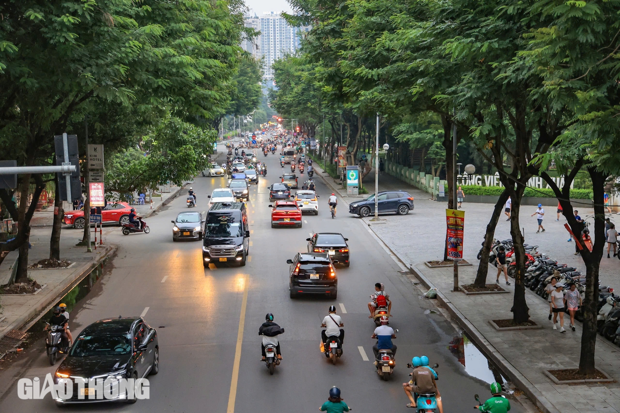 Hiện trạng các tuyến đường sắp được Hà Nội chi cả trăm tỷ đồng xén vỉa hè, dải phân cách- Ảnh 24.