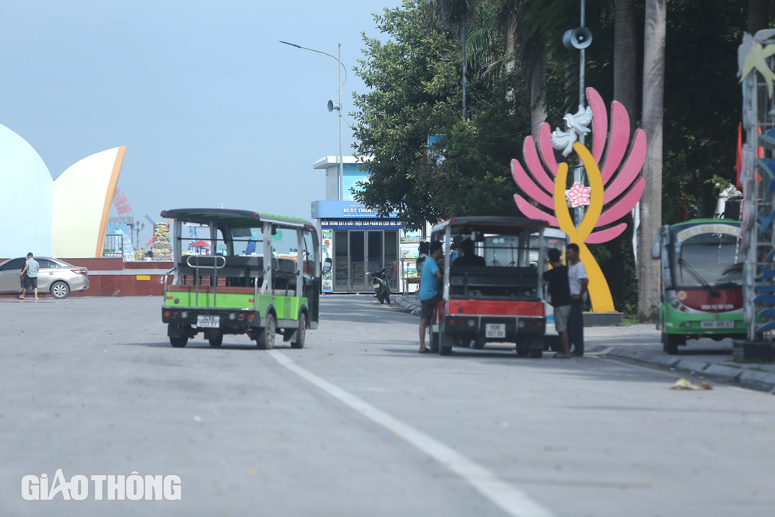 Vì sao bãi biển Hải Tiến năm nay "ngủ đông" sớm?- Ảnh 2.