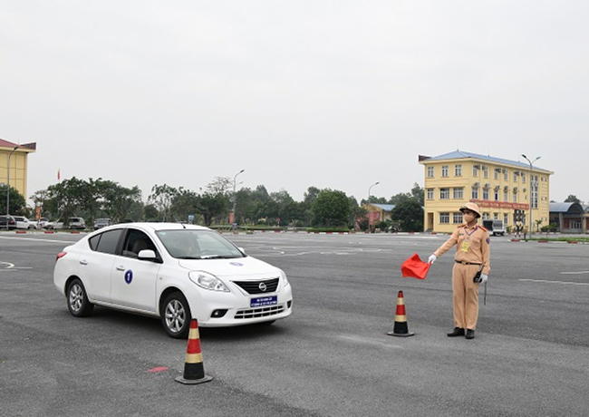 Bị trừ hết điểm, tài xế phải làm gì để được phục hồi bằng lái?- Ảnh 1.