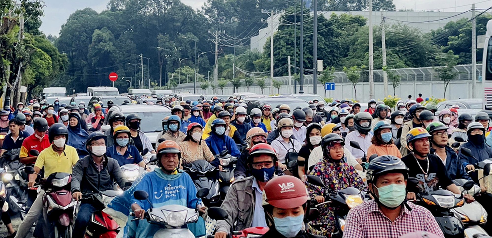 TP.HCM: Cửa ngõ sân bay Tân Sơn Nhất chưa hết tắc- Ảnh 2.