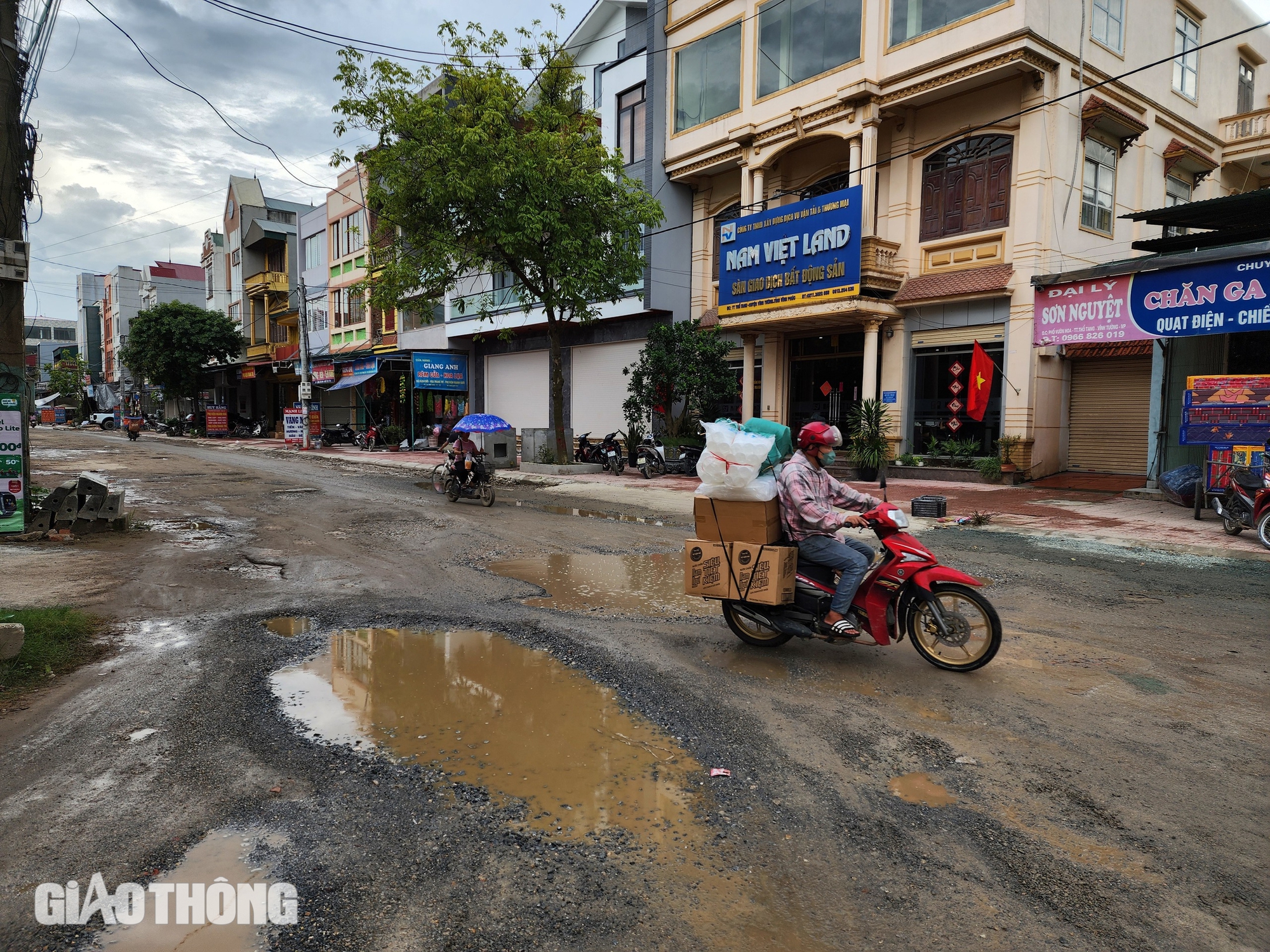 Vĩnh Phúc: Người dân "làng tỷ phú" khổ vì đường cải tạo nham nhở- Ảnh 1.