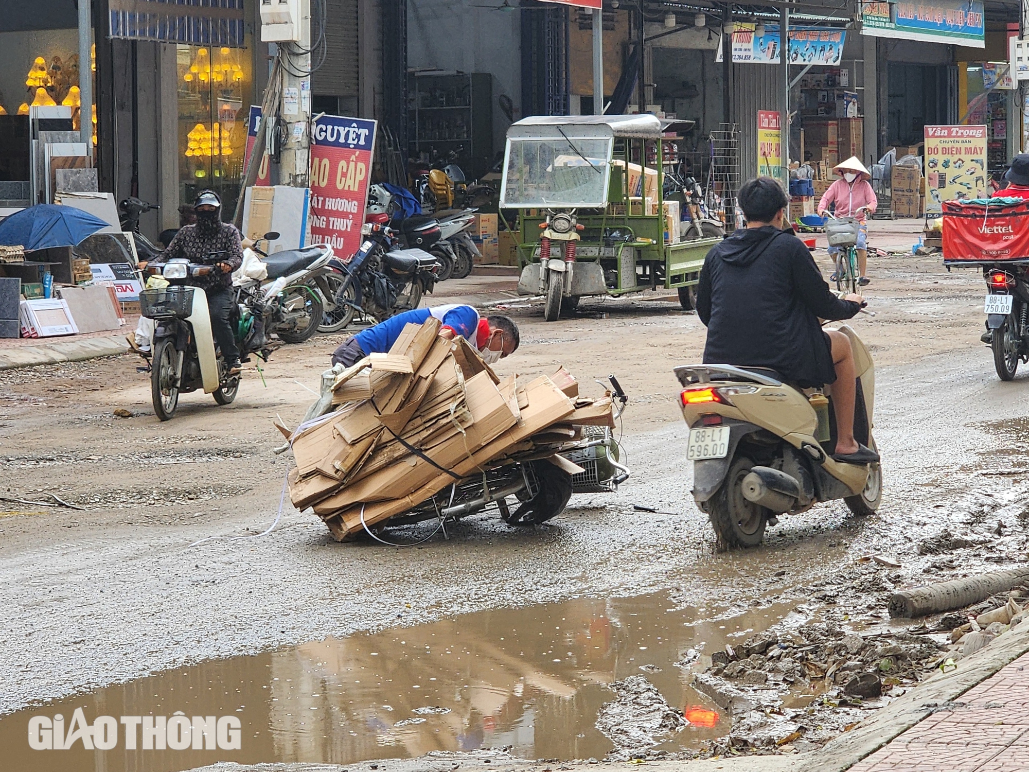 Vĩnh Phúc: Người dân "làng tỷ phú" khổ vì đường cải tạo nham nhở- Ảnh 2.