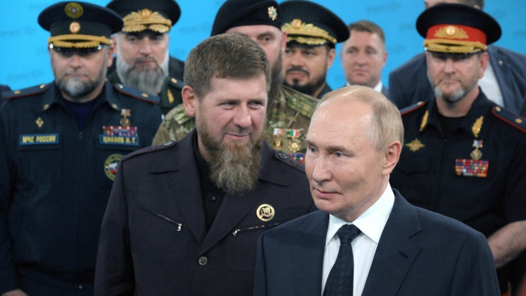 Tổng thống Nga Putin bất ngờ tới thăm trường Đại học Đặc nhiệm ở Chechnya- Ảnh 1.