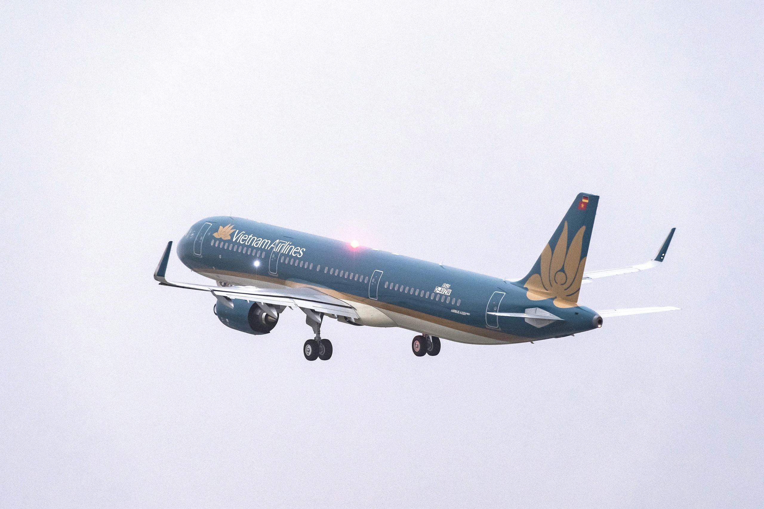 Vietnam Airlines mở đường bay thẳng Hà Nội - Phnôm Pênh- Ảnh 1.