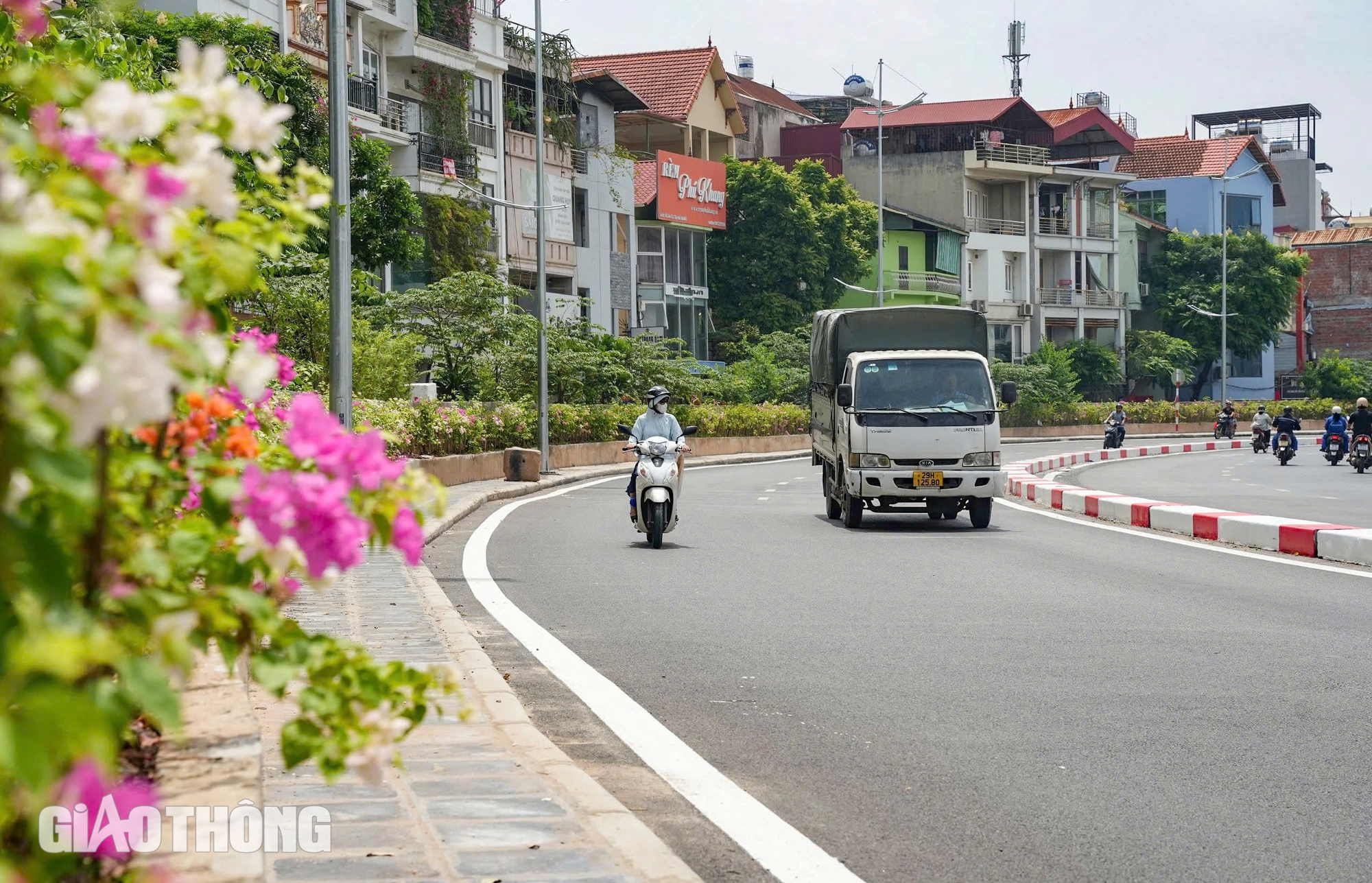 Toàn cảnh đường Âu Cơ - Nghi Tàm sắp thông xe- Ảnh 3.