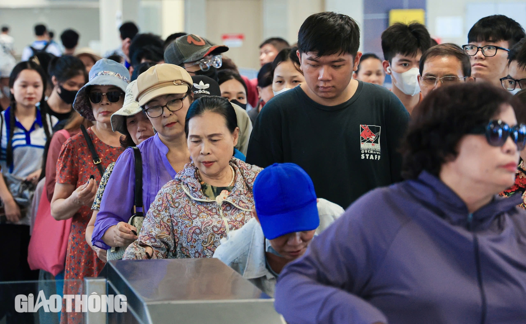 Metro Nhổn - ga Hà Nội ngày cuối miễn phí: Hết cảnh chen chân trải nghiệm- Ảnh 4.