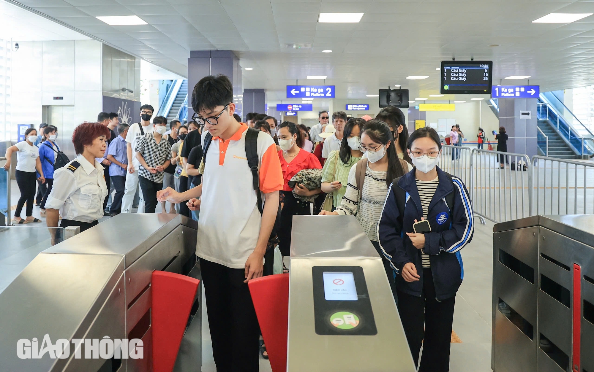 Metro Nhổn - ga Hà Nội ngày cuối miễn phí: Hết cảnh chen chân trải nghiệm- Ảnh 16.