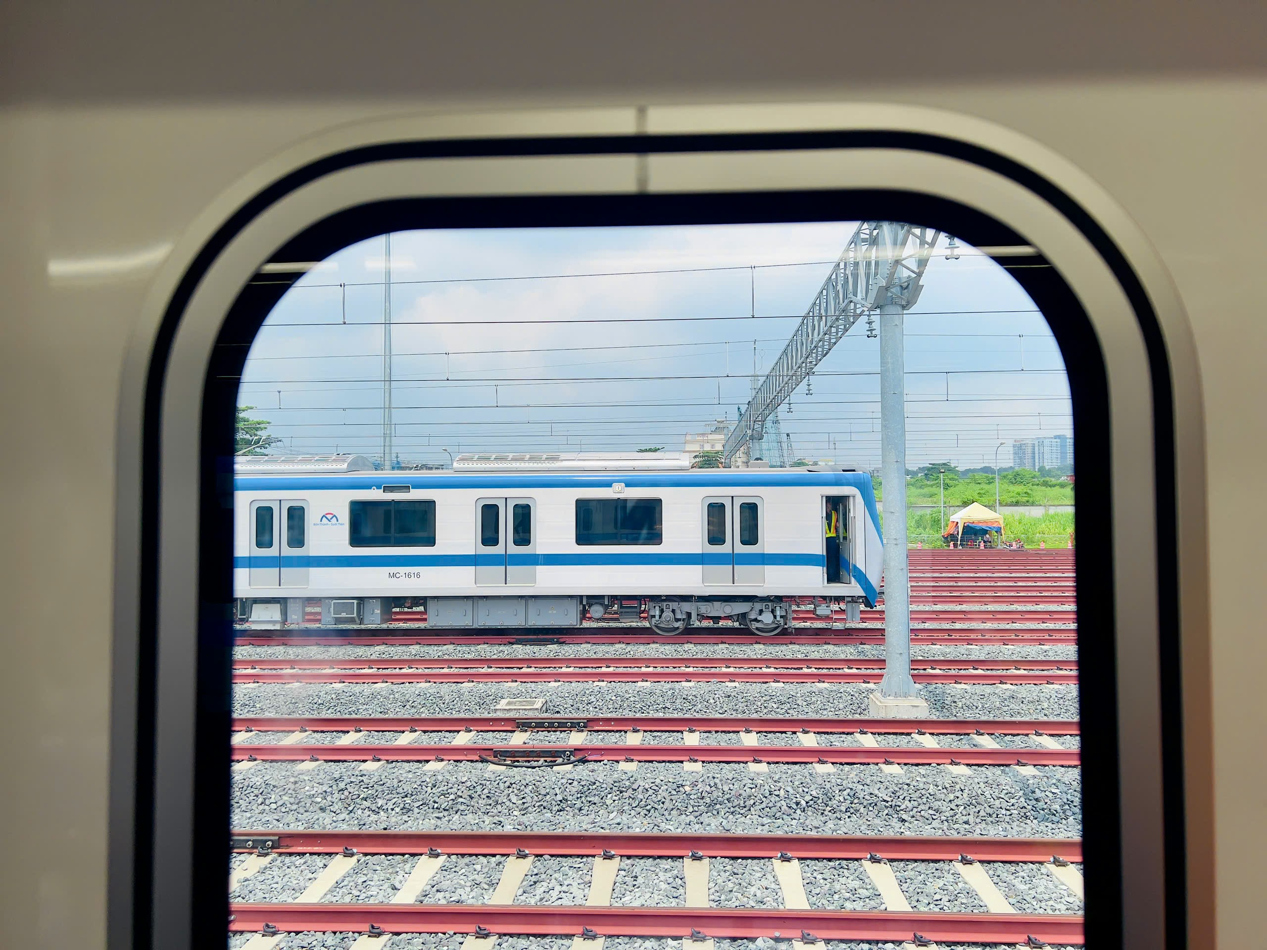 Học viên lái tàu Việt thực hành trực tiếp trên các đoàn tàu tuyến metro số 1- Ảnh 9.