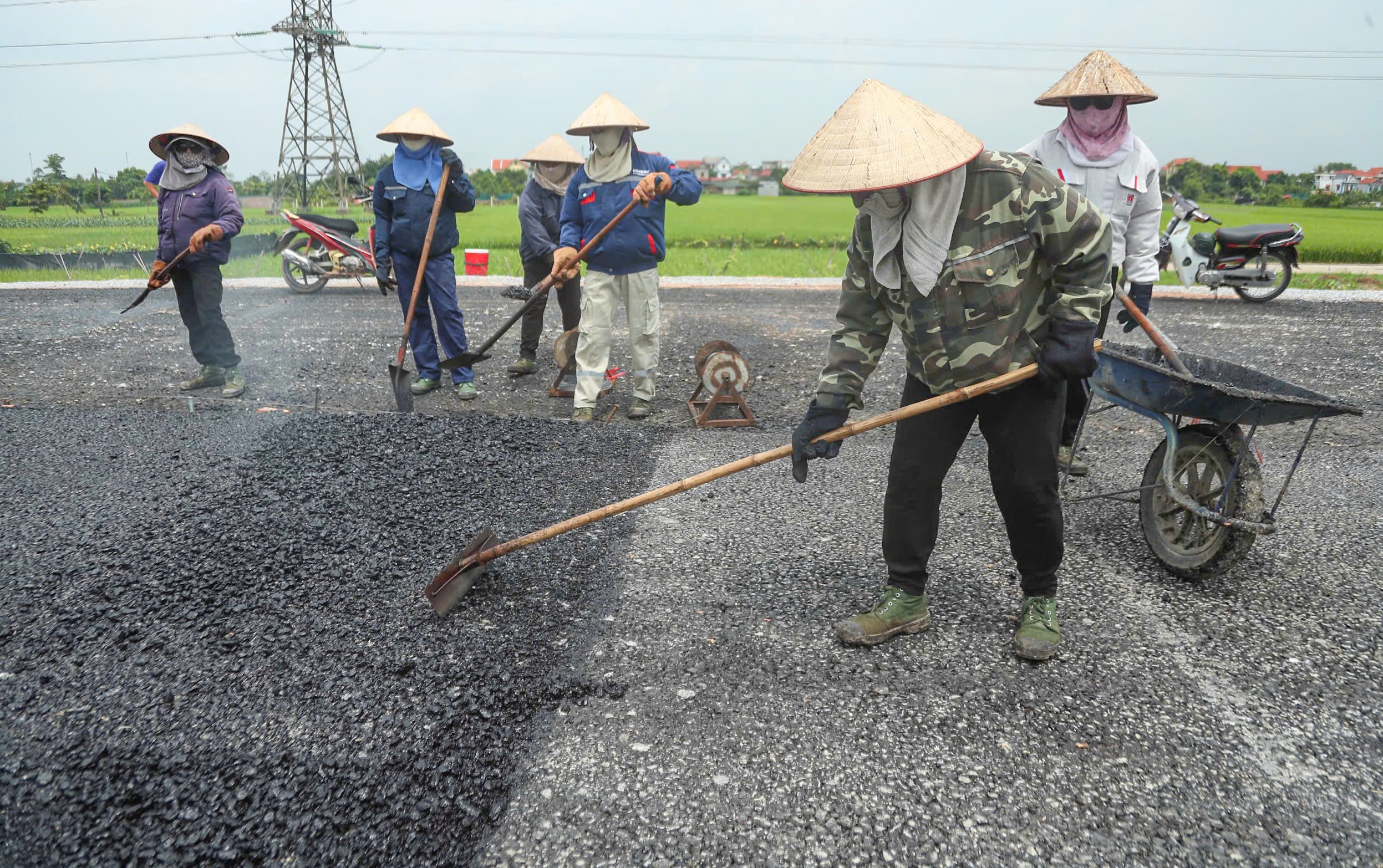 Những mét thảm đầu tiên trên tuyến Vành đai 4 - Vùng Thủ đô- Ảnh 6.